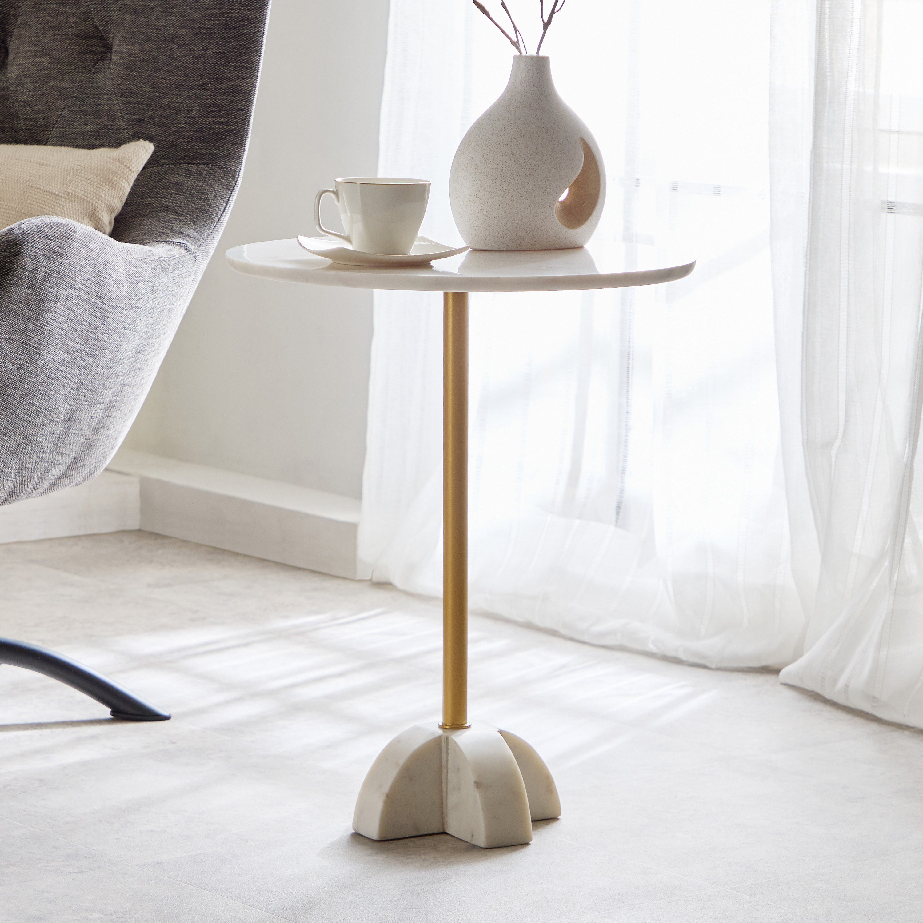 طاولة بسطح من الرخام الأصلي - روزيتا من فيندرا-hbxfurniture-livingroom-endtables-image-1