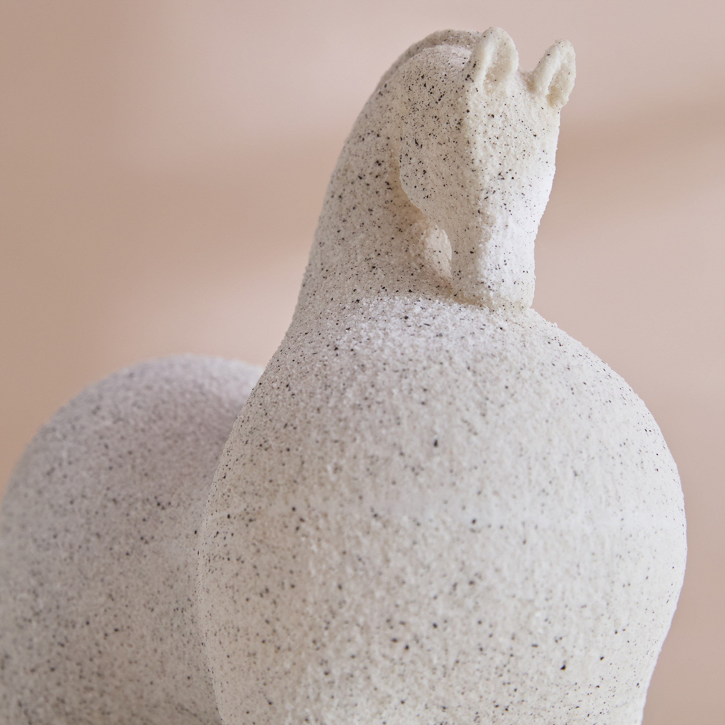قطعة ديكور بوليريسين بتصميم حصان روماني وتشطيب رملي من فيردانت - 19.5x11x18.4 سم-hbxhomeware-homedecor-figurinesandornaments-image-3