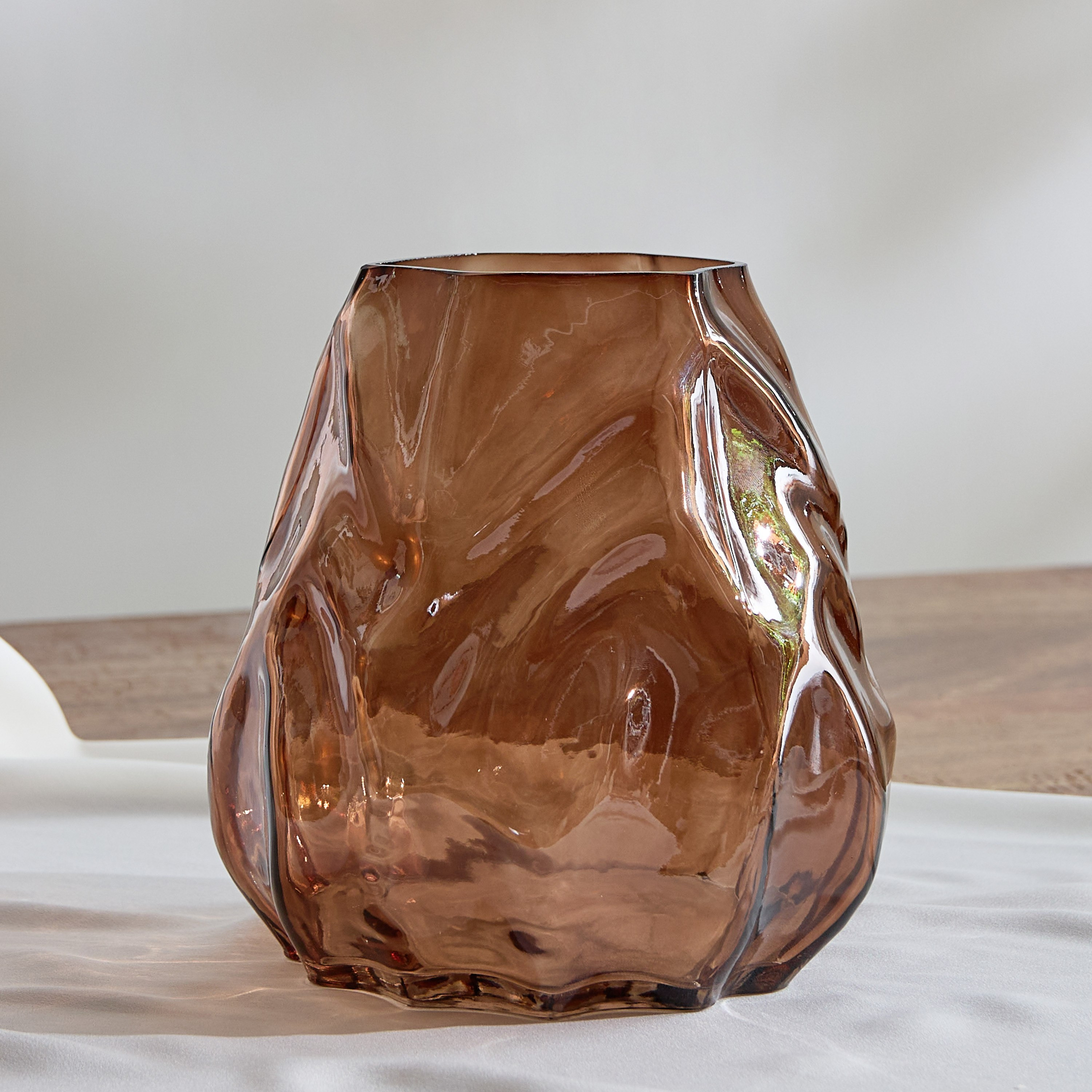 مزهرية زجاجية عضوية - بودن- 17x17x17.3 سم-hbxhomeware-hbxdecorandfurnishings-image-2