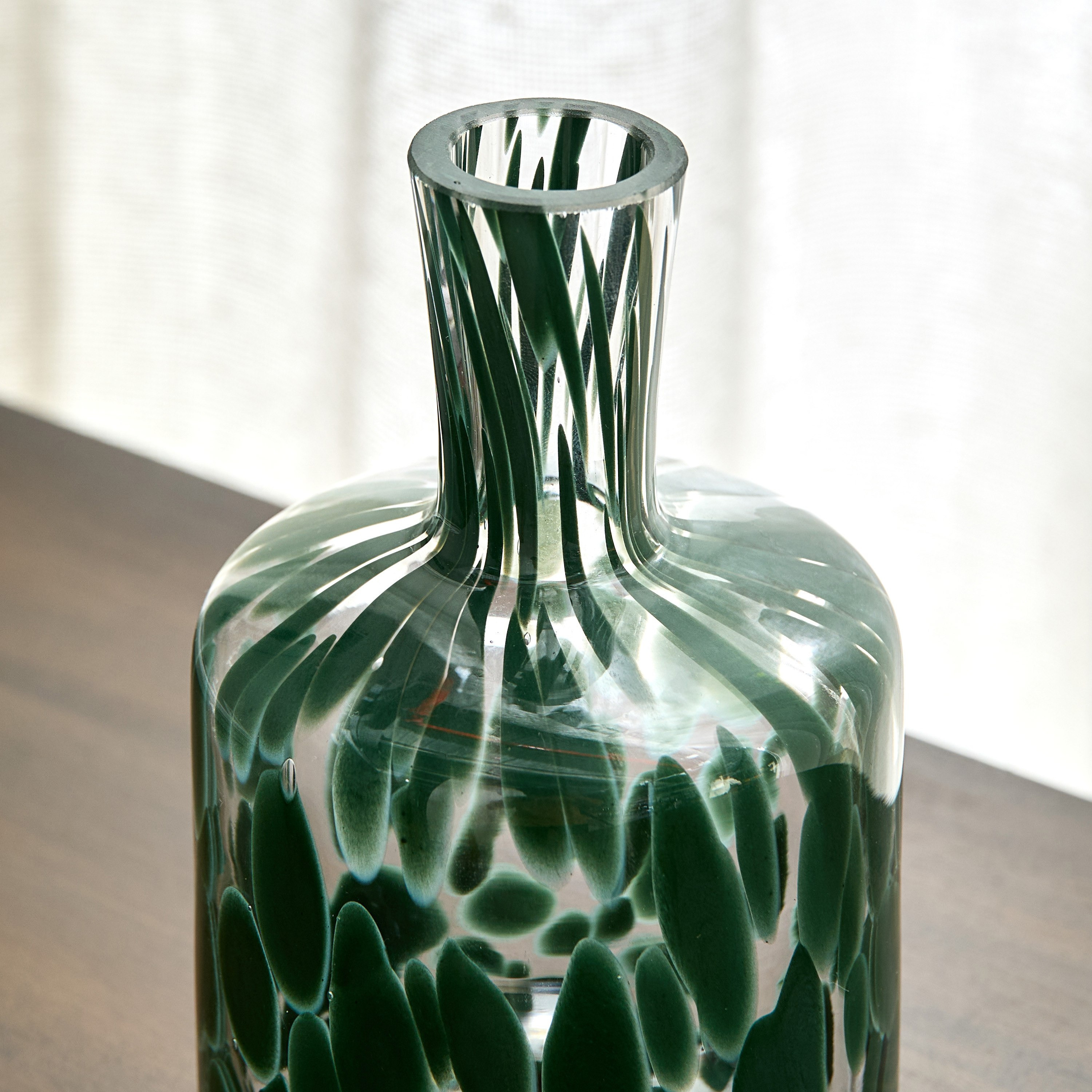 مزهرية زجاج مرقطة بفوهة قارورة من أودن - 10x10x17 سم-hbxhomeware-hbxdecorandfurnishings-image-3