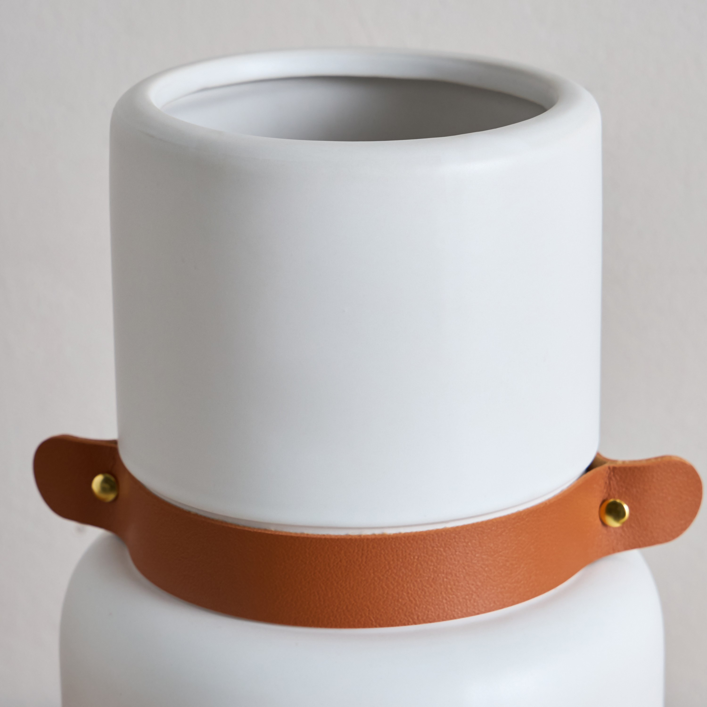 Tilden Ceramic Vase with PU Band - 17x17x29 cm-PROMO_HB_AE_B2G2_011025-image-3