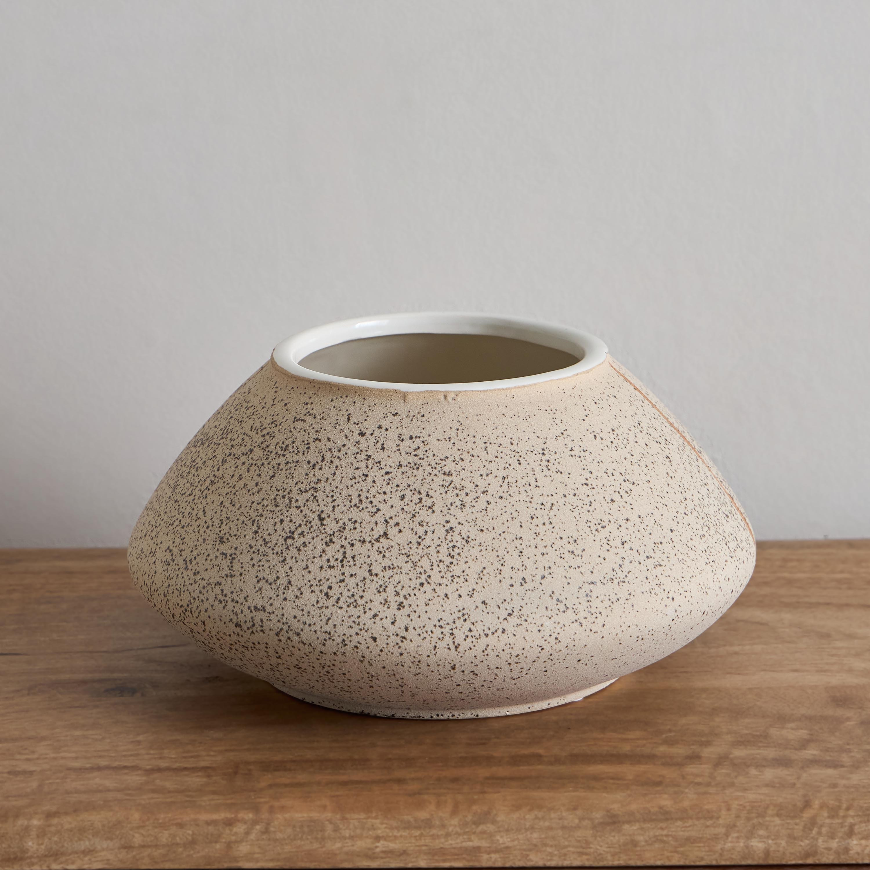وعاء ديكور سيراميك مخطط من تيلدن - 23×23×12 سم-PROMO_HB_AE_B1G1_250925-image-2