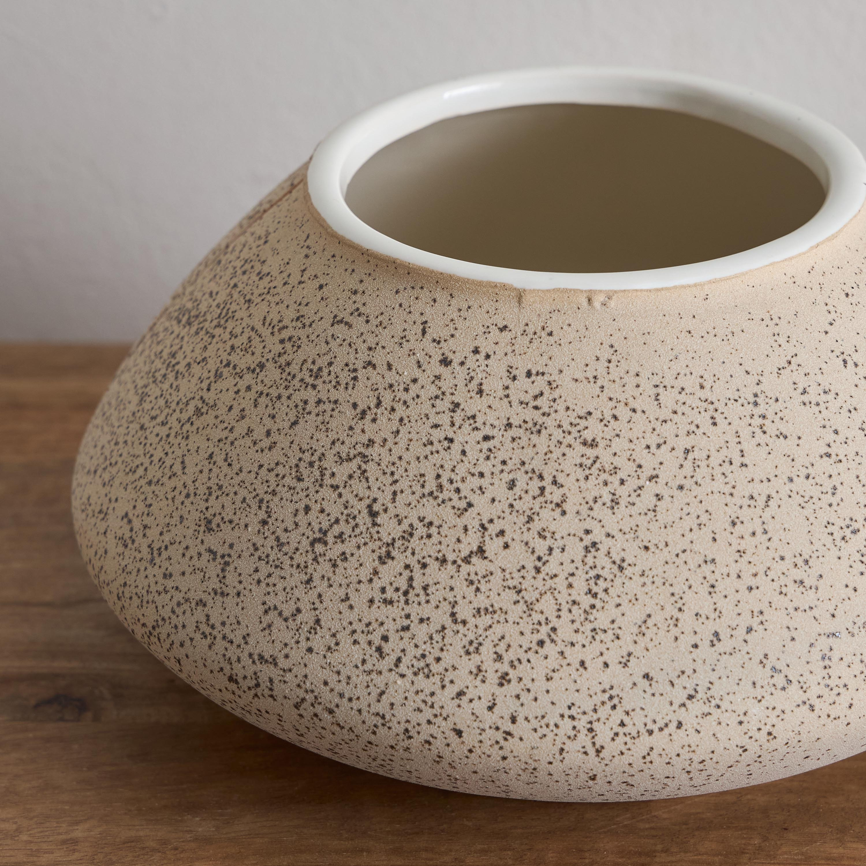 وعاء ديكور سيراميك مخطط من تيلدن - 23×23×12 سم-PROMO_HB_AE_B1G1_250925-image-3