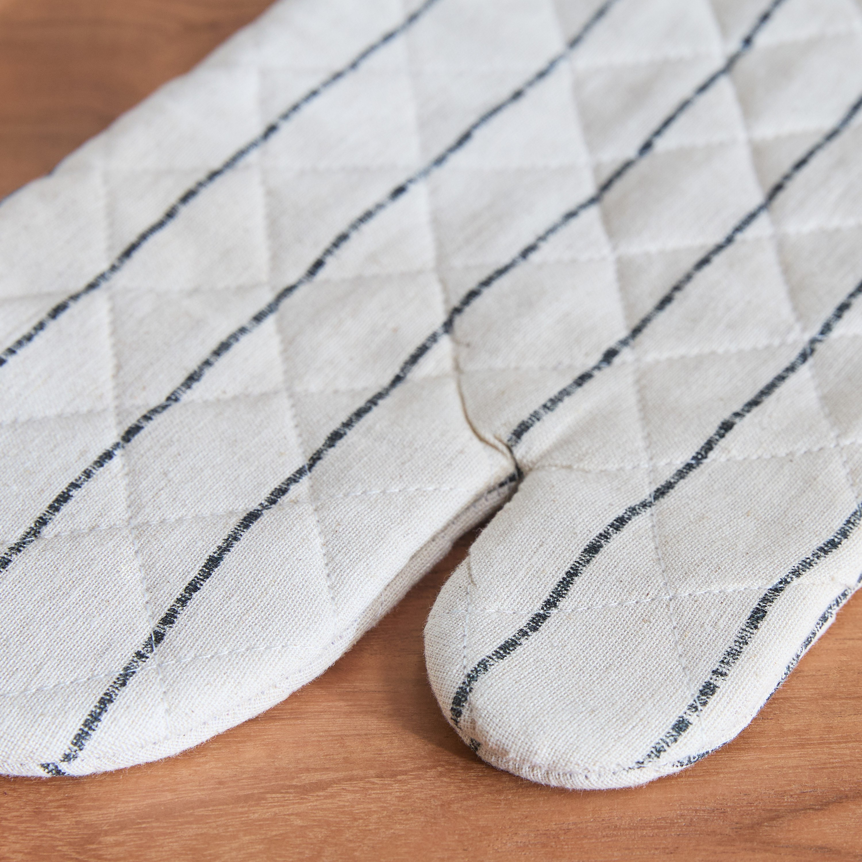 قفاز مخطط من نوار - 18×30 سم-hbxhomeware-kitchenware-kitchenlinens-image-2