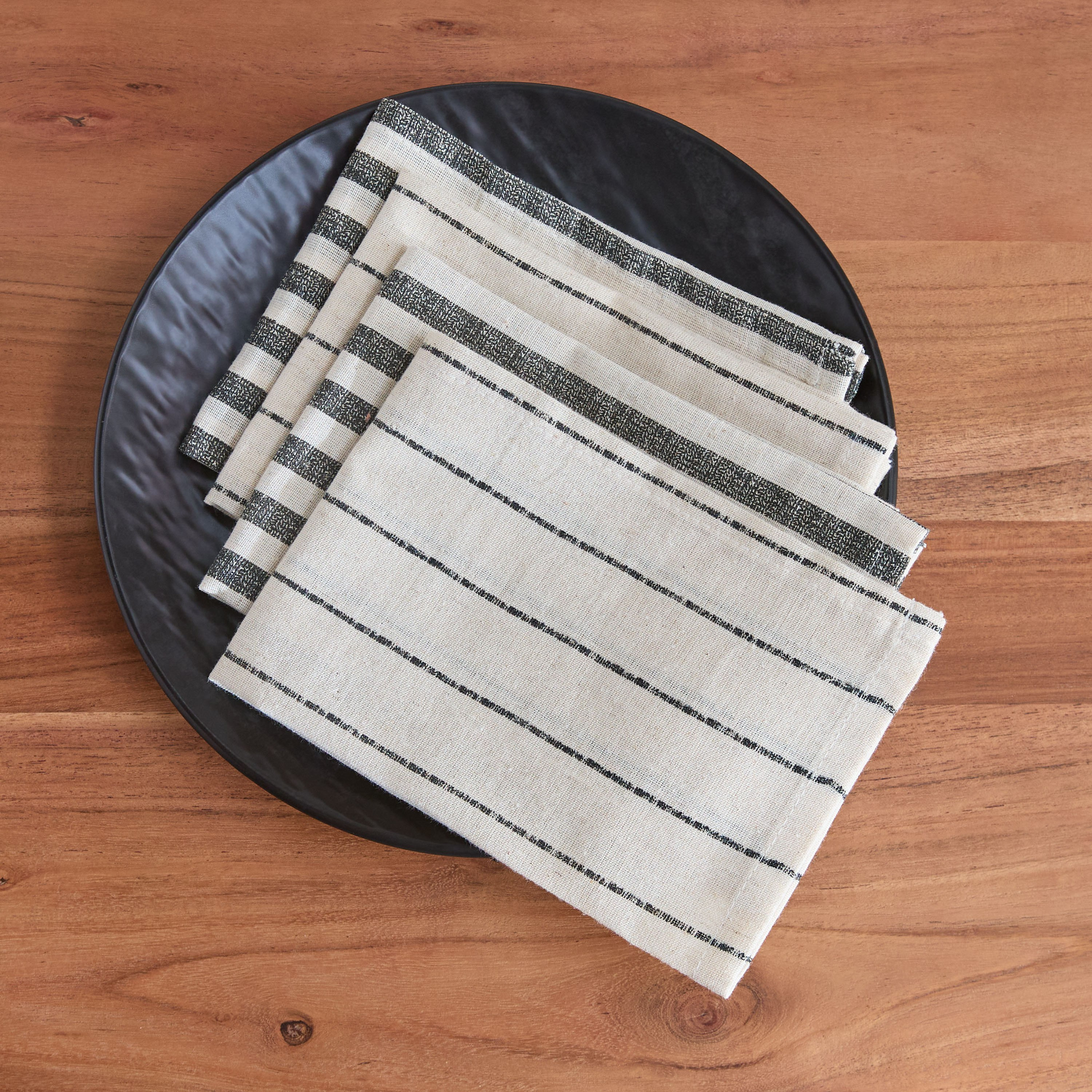 طقم مناديل سفرة مخطط 4 قطع من نوار - 40×40 سم-hbxdecorandfurnishings-homefurnishings-tablelinens-image-2