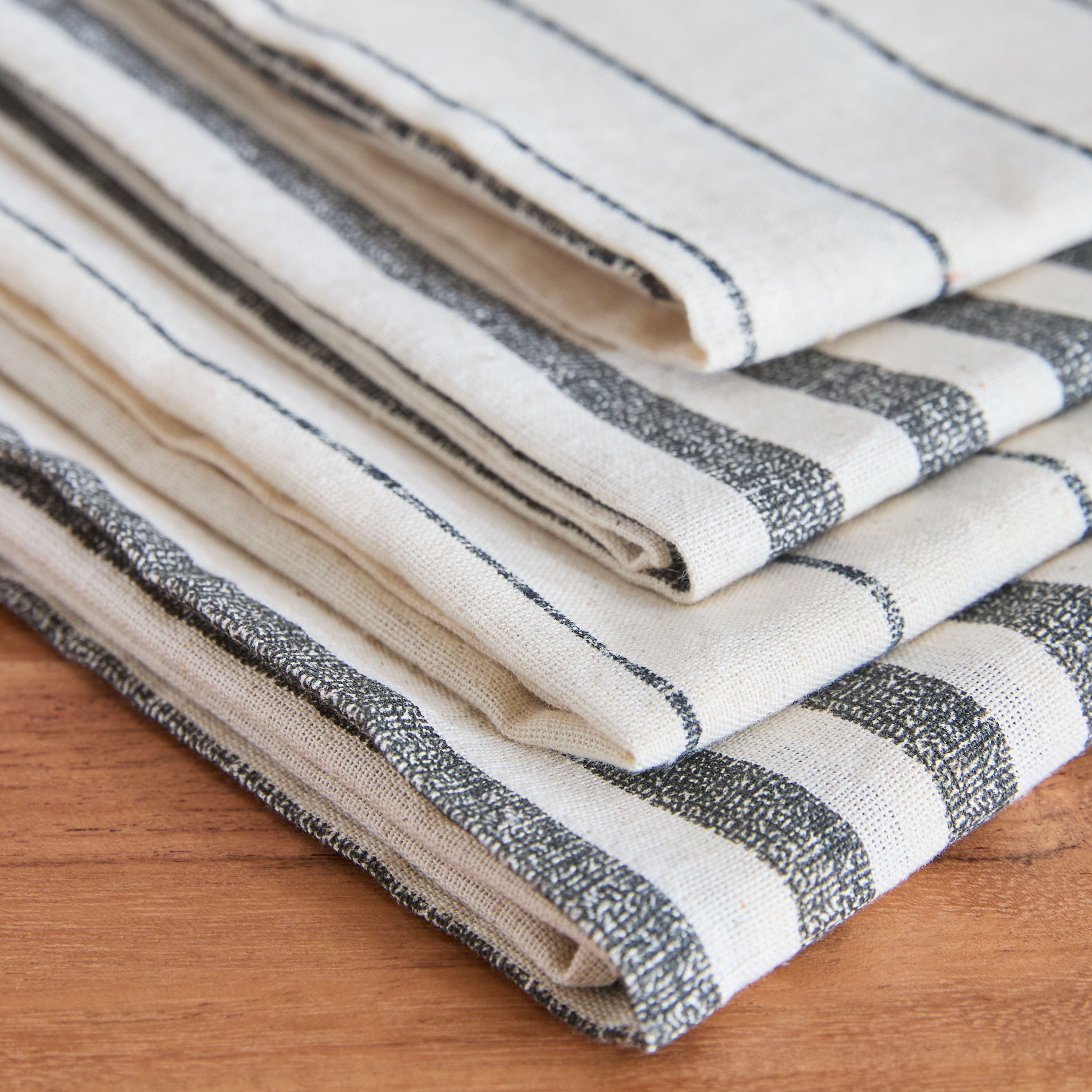 طقم مناديل سفرة مخطط 4 قطع من نوار - 40×40 سم-hbxdecorandfurnishings-homefurnishings-tablelinens-image-3