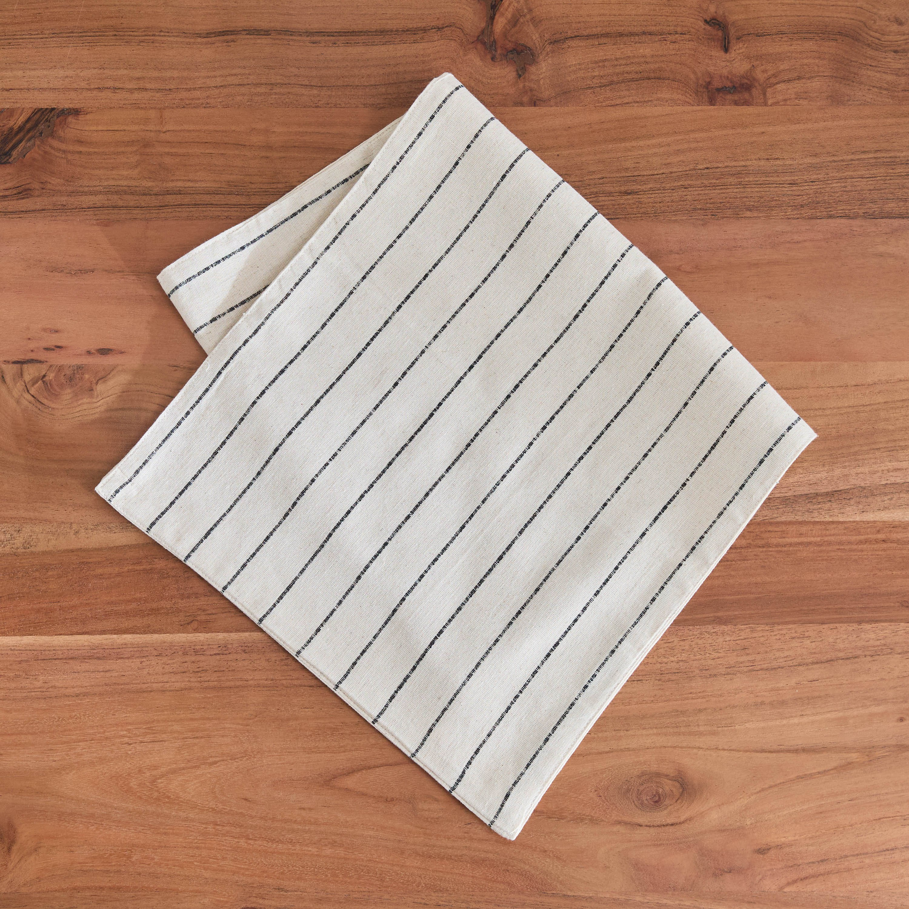 مفرش طاولة مخطط من نوار- 33×120 سم-hbxdecorandfurnishings-homefurnishings-tablelinens-image-2