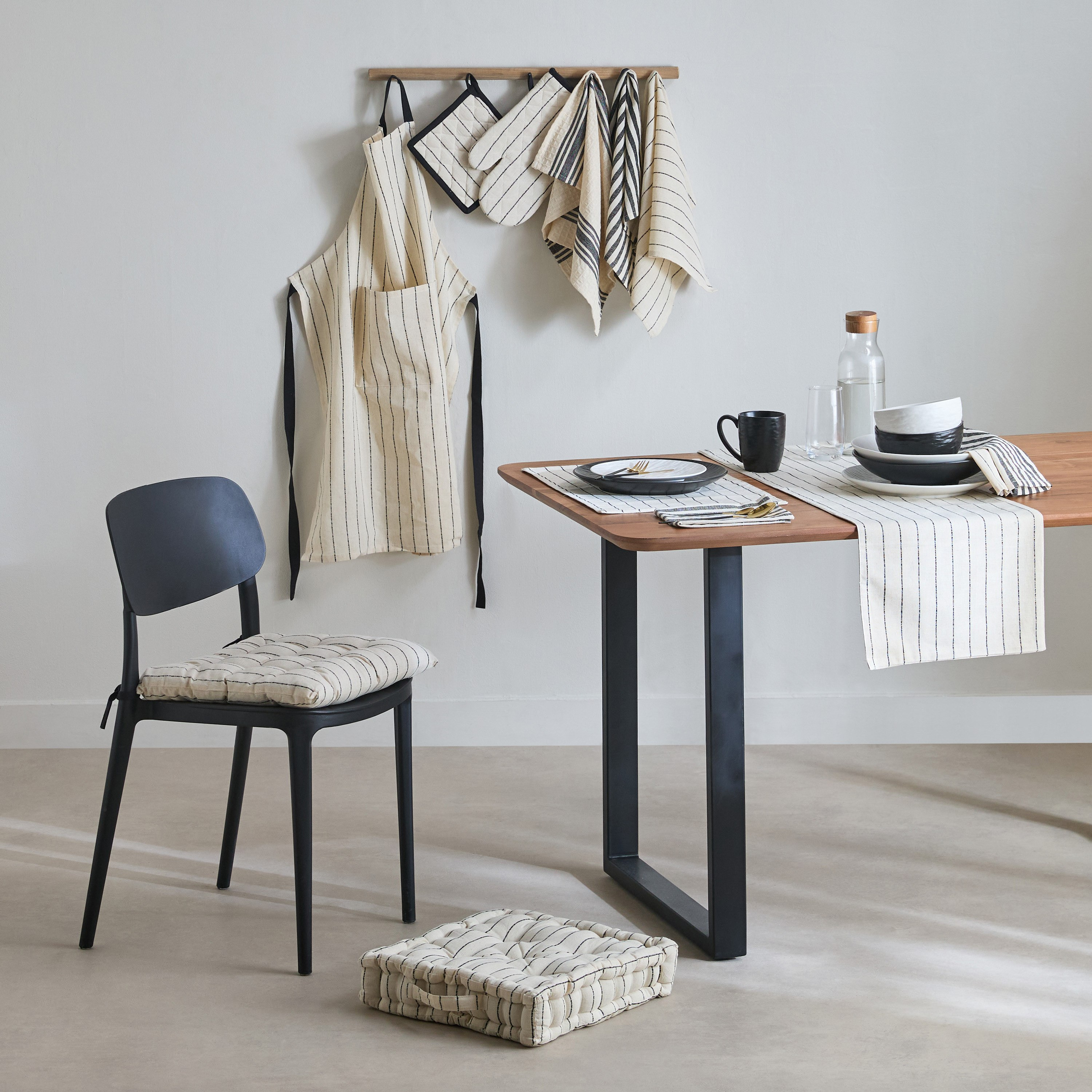 مفرش طاولة مخطط من نوار- 33×120 سم-hbxdecorandfurnishings-homefurnishings-tablelinens-image-5