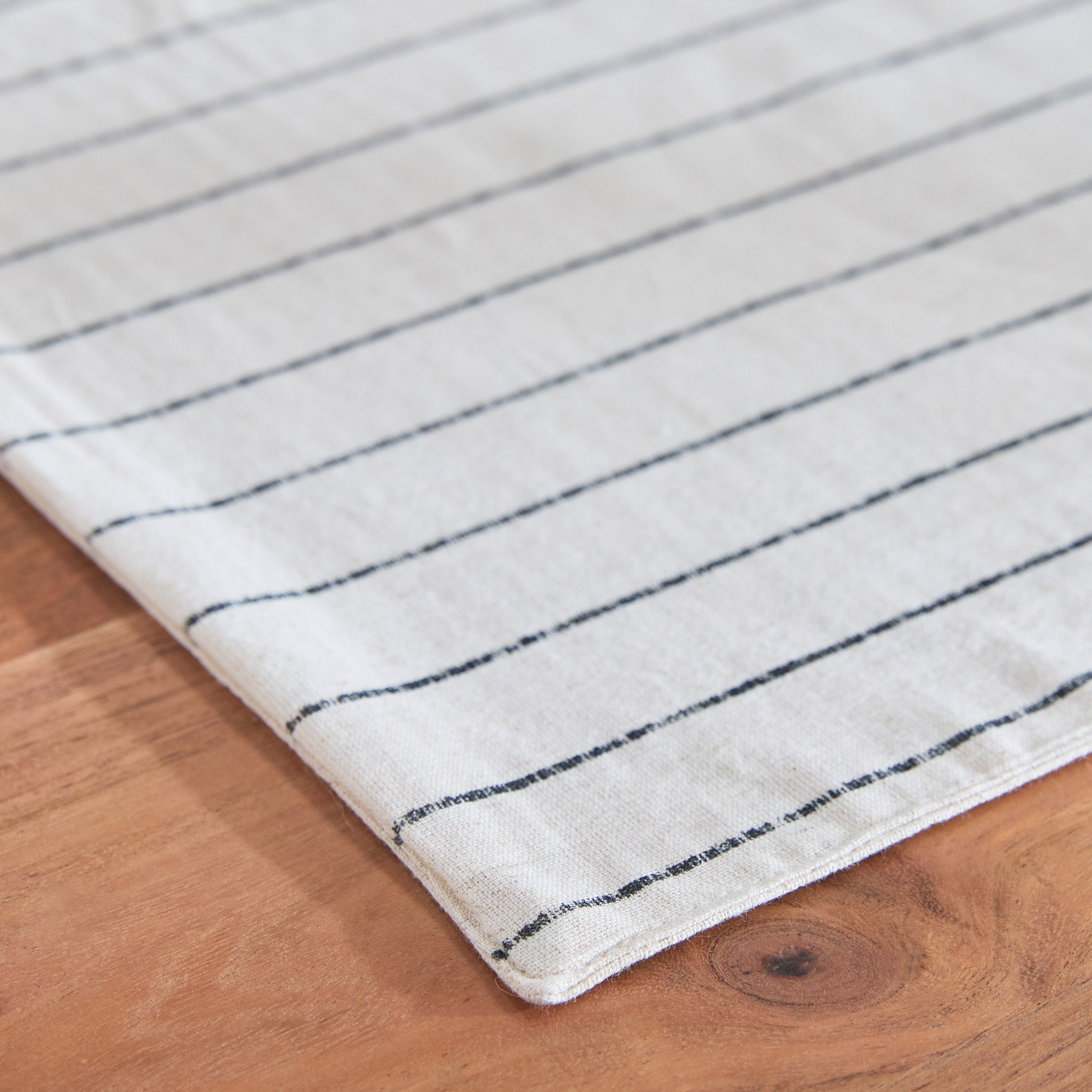لبادة صحون للطاولة مخططة من نوار - 33×48 سم-hbxdecorandfurnishings-homefurnishings-tablelinens-image-3