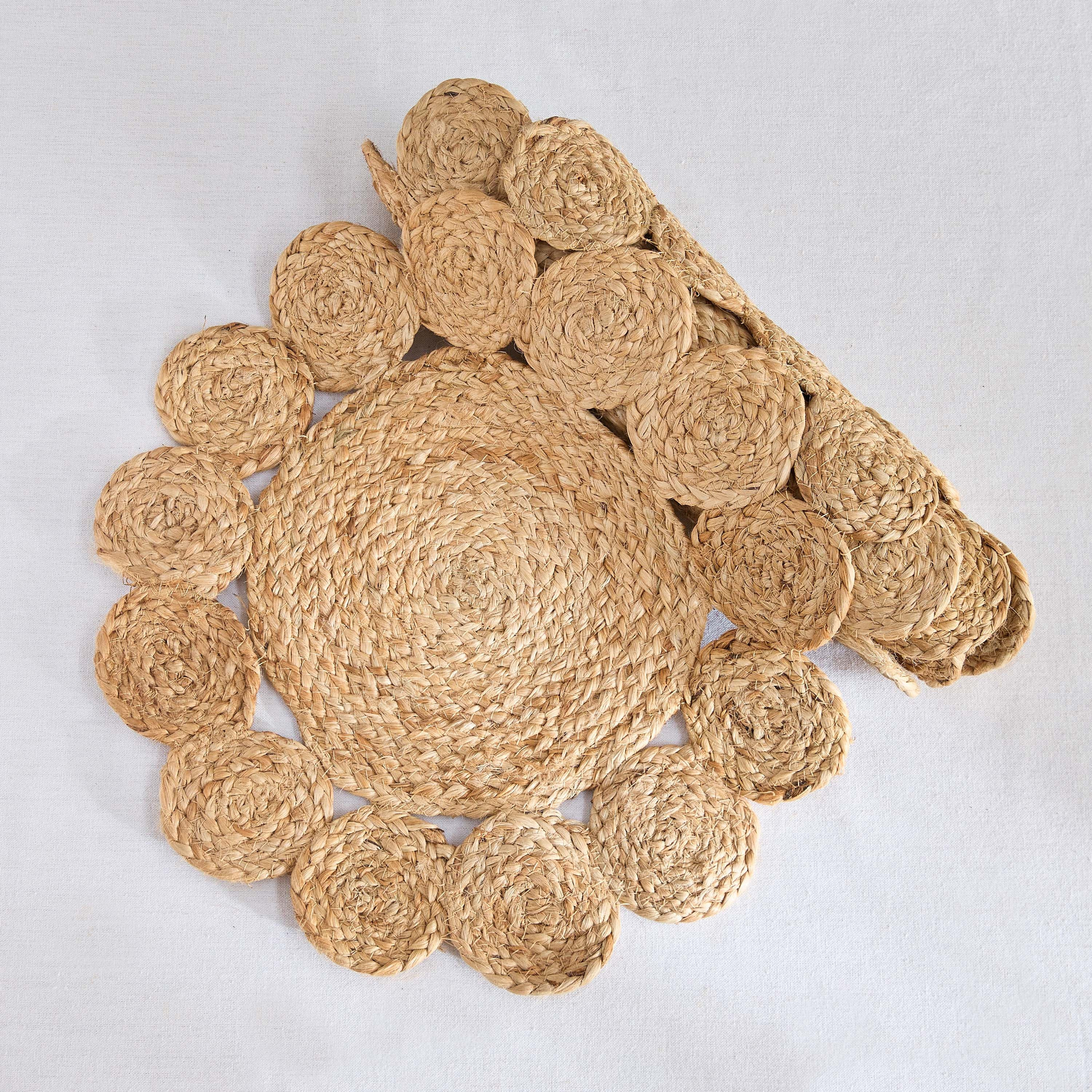 مفرش طاولة بتصميم صدفي من الجوت المحبب - 40x120 سم-hbxdecorandfurnishings-homefurnishings-tablelinens-image-2