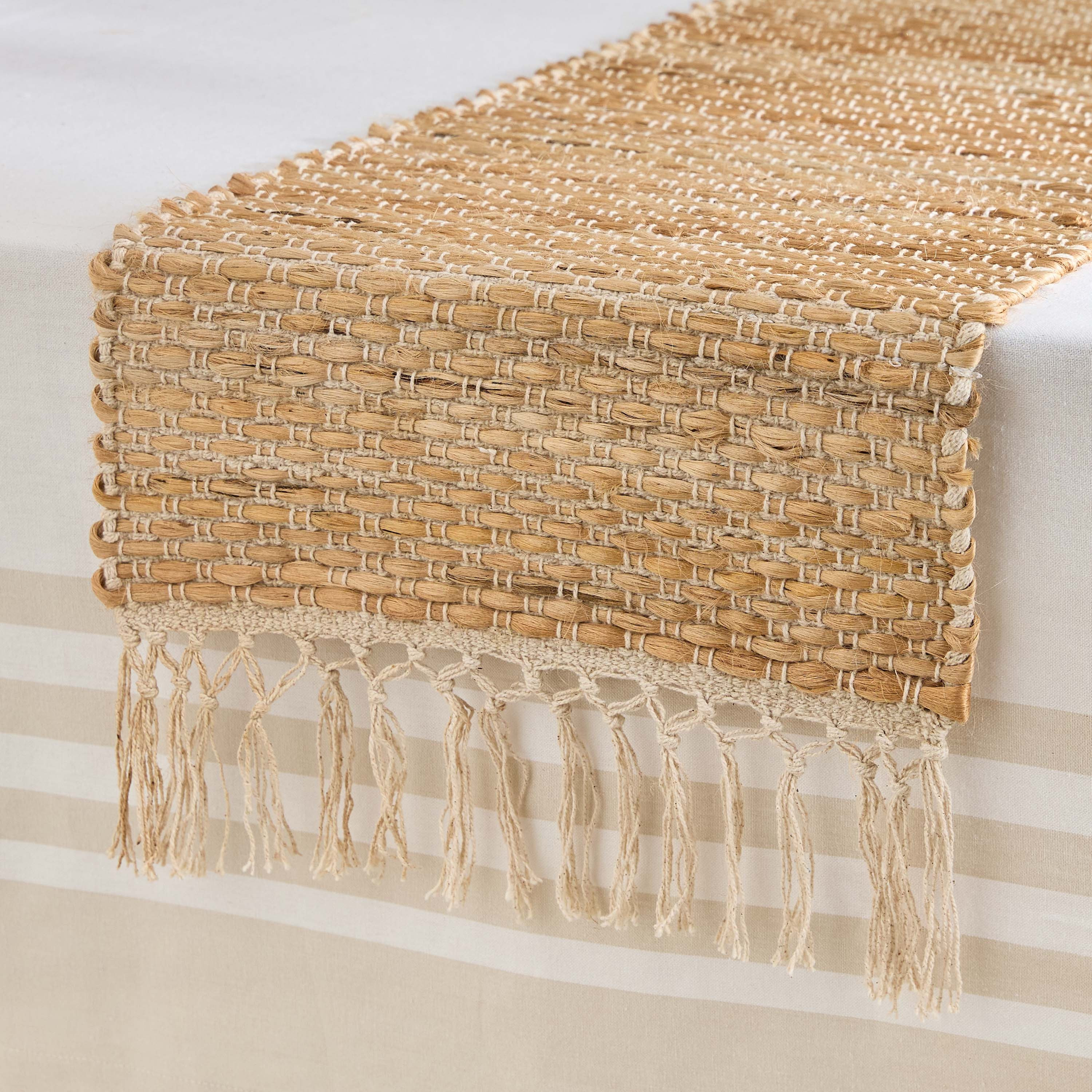 مفرش طاولة منسوج من القطن و الجوت و القنب - 35×120 سم-hbxdecorandfurnishings-homefurnishings-tablelinens-image-3
