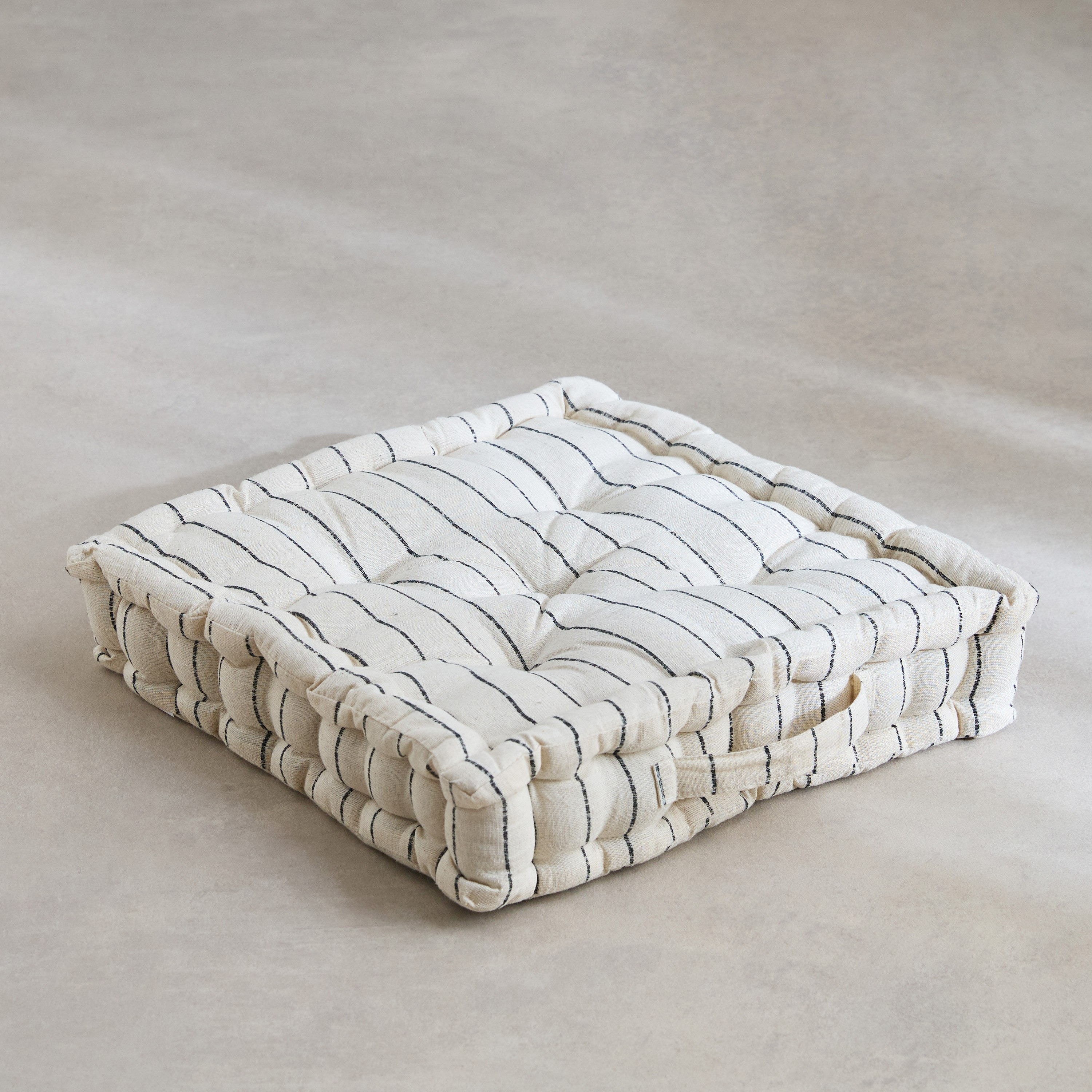 وسادة أرضية مخططة من نوار - 40x40x9 سم-hbxhomeware-hbxbedroom-image-1