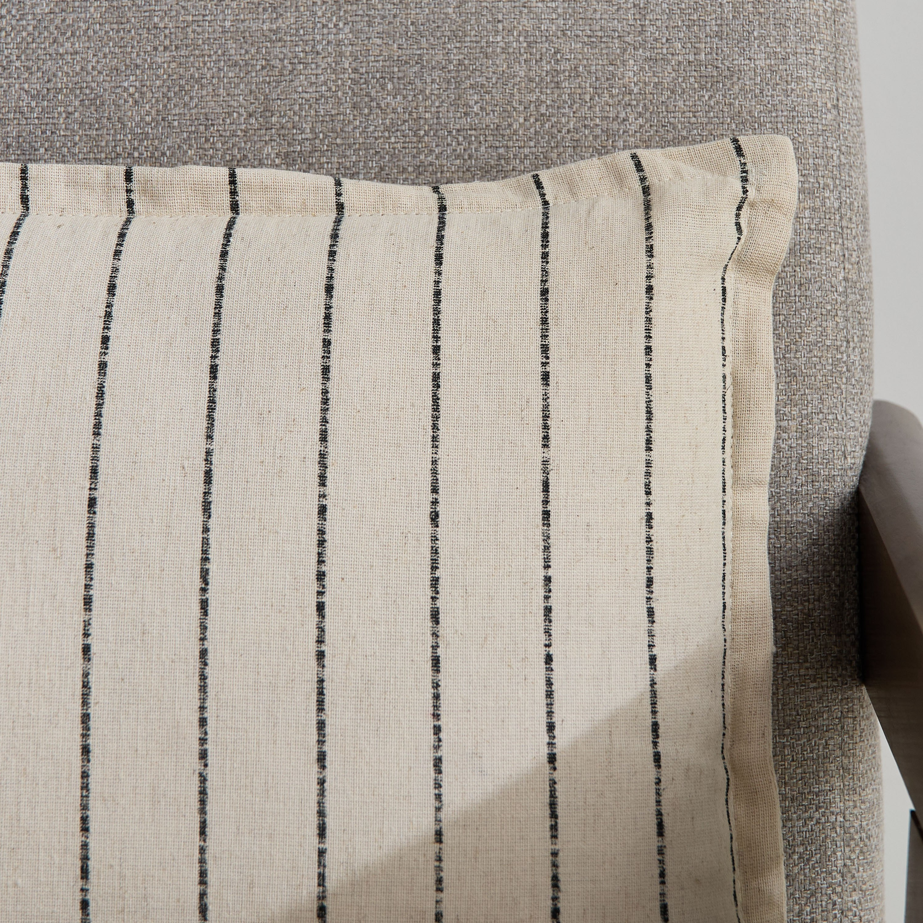وسادة محشوة مخطّطة من نوار - 30x50 سم-hbxhomeware-hbxbedroom-image-2
