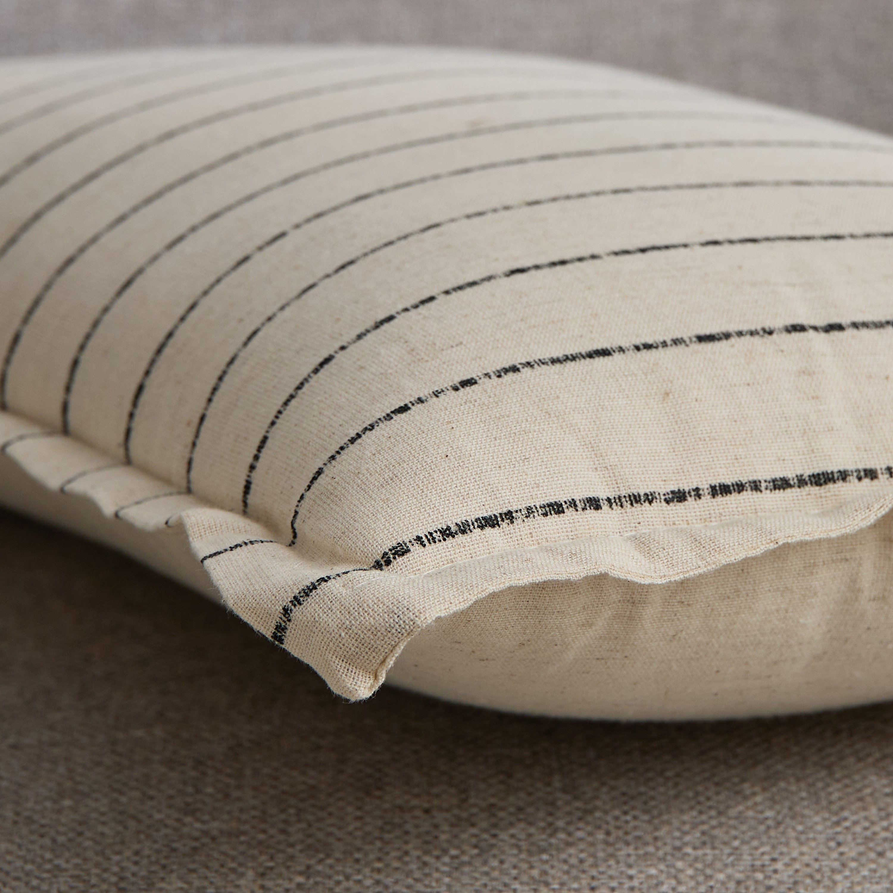 وسادة محشوة مخطّطة من نوار - 30x50 سم-hbxhomeware-hbxbedroom-image-3