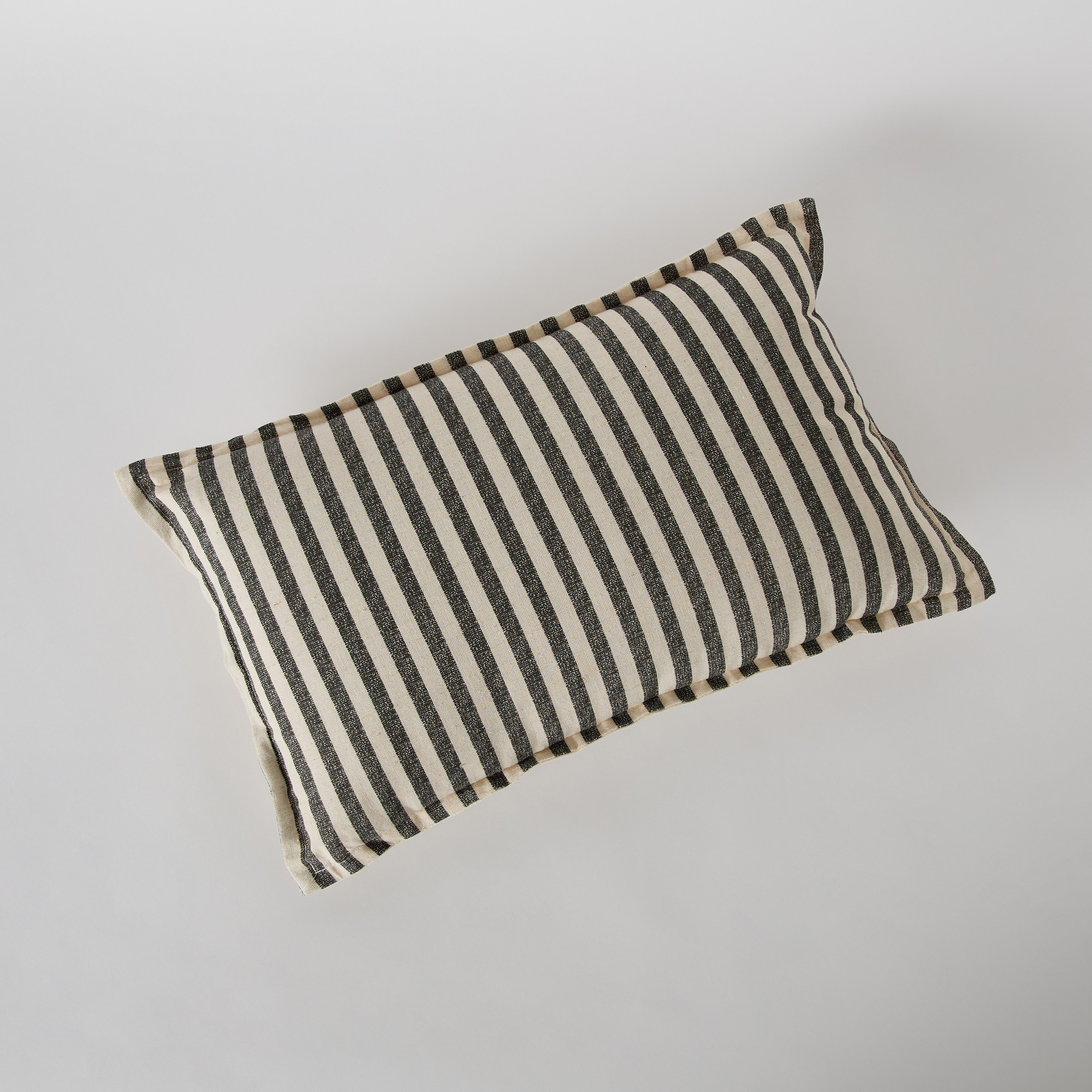 وسادة محشوة بخطوط سميكة من نوار- 30×50 سم-hbxhomeware-hbxbedroom-image-6