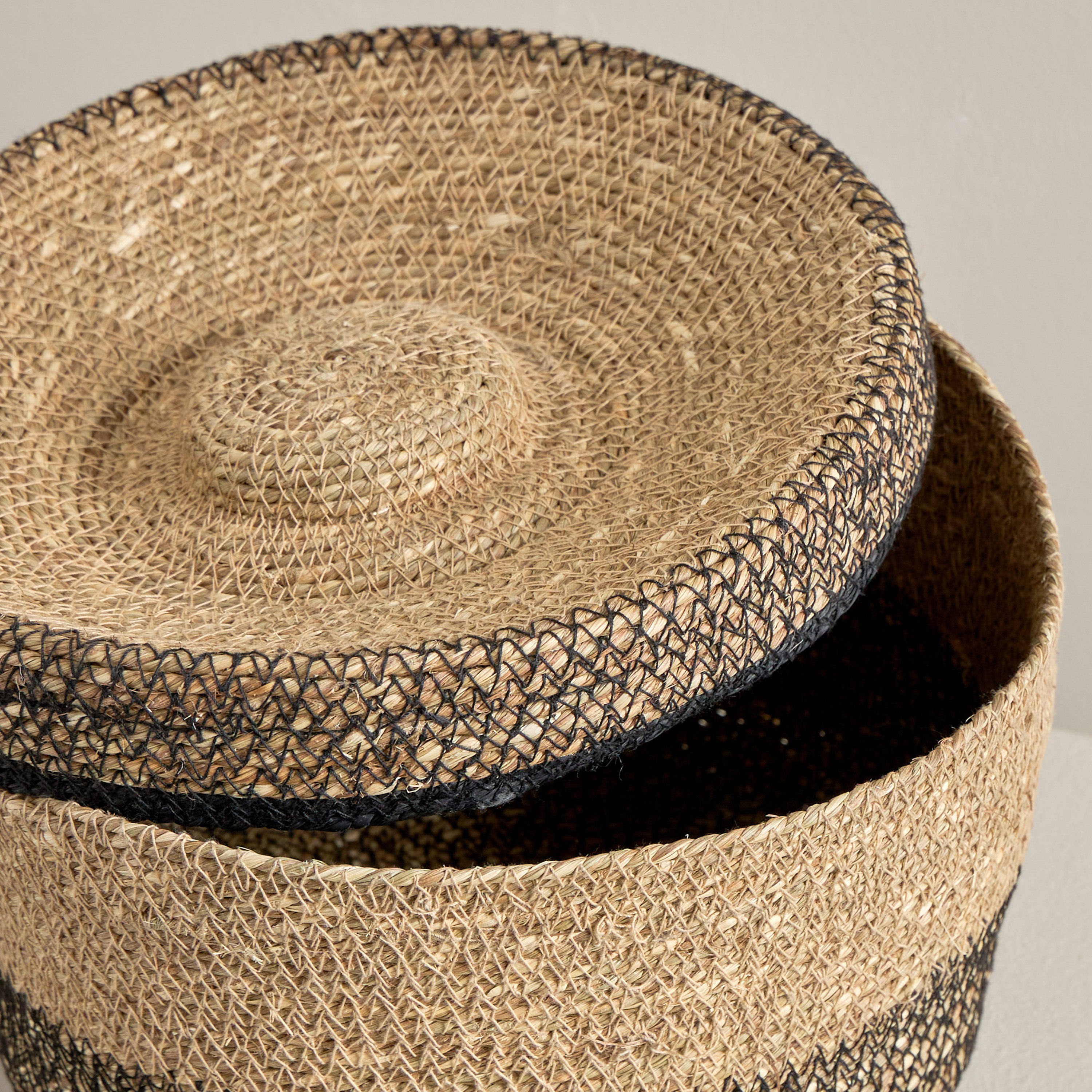 Noir Sea Grass Basket with Lid - 24x24x26 cm-hbxhomeware-hbxbathroom-image-3