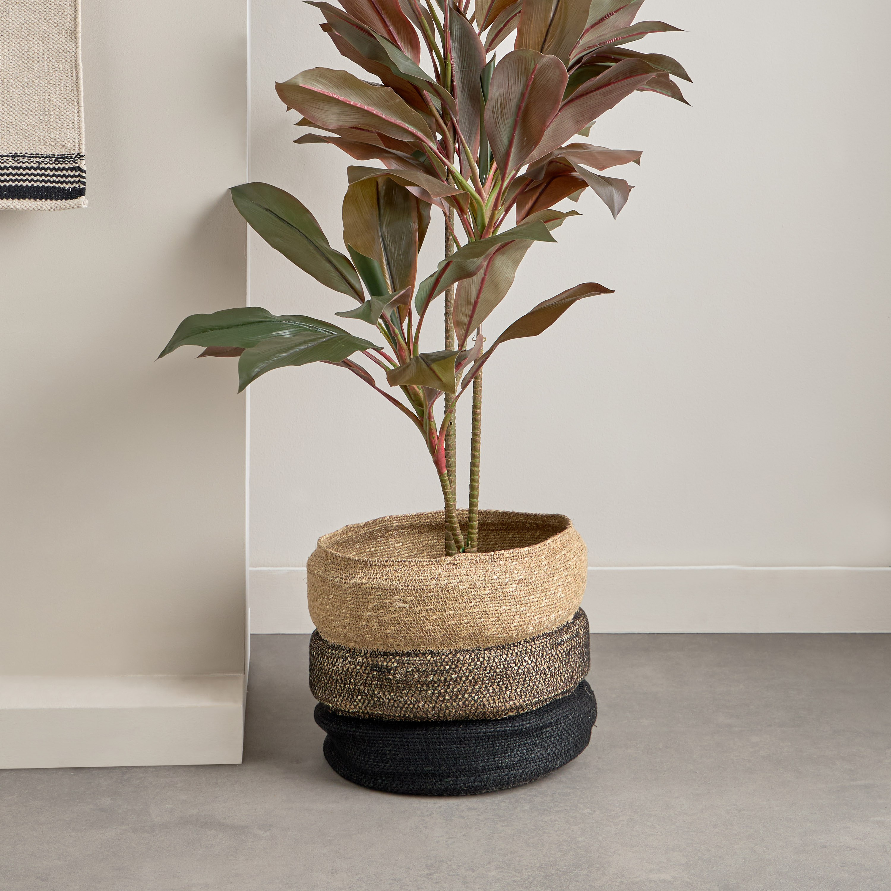 Noir Sea Grass Planter - 30x30x30 cm-hbxhomeware-hbxdecorandfurnishings-image-1
