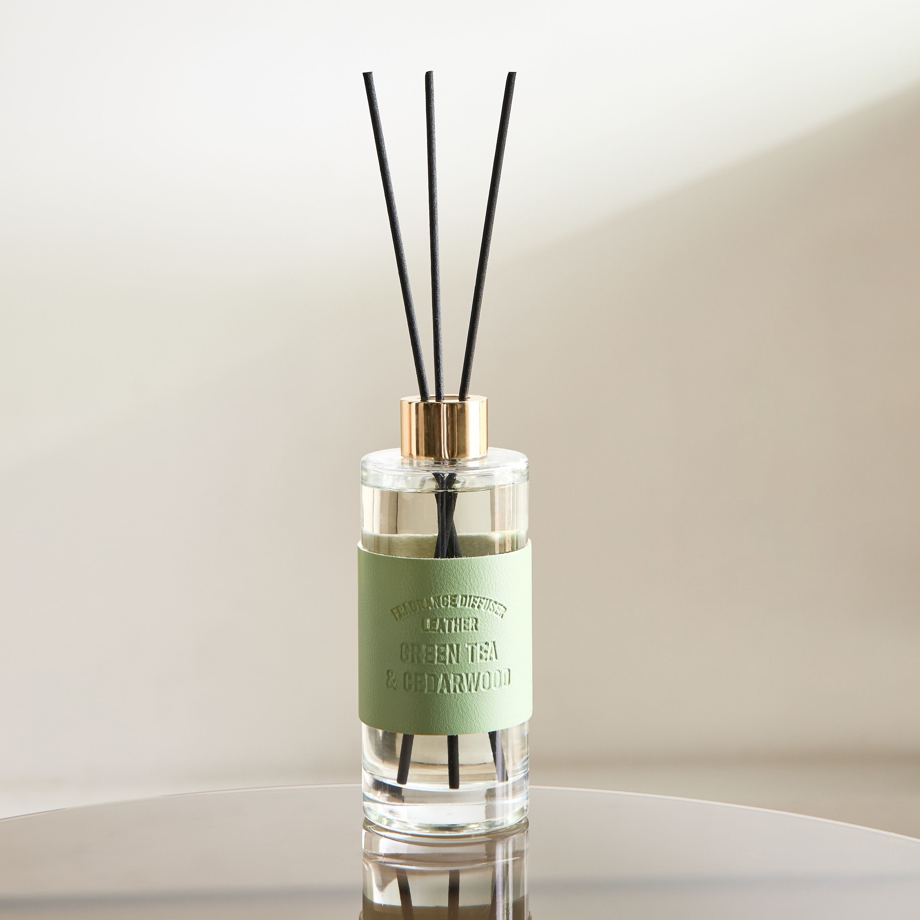 موزع عطور بالأعواد برائحة الشاي الأخضر وخشب الأرز أولد وورلد من آبي-hbxbedroom-homefragrance-diffusers-image-2
