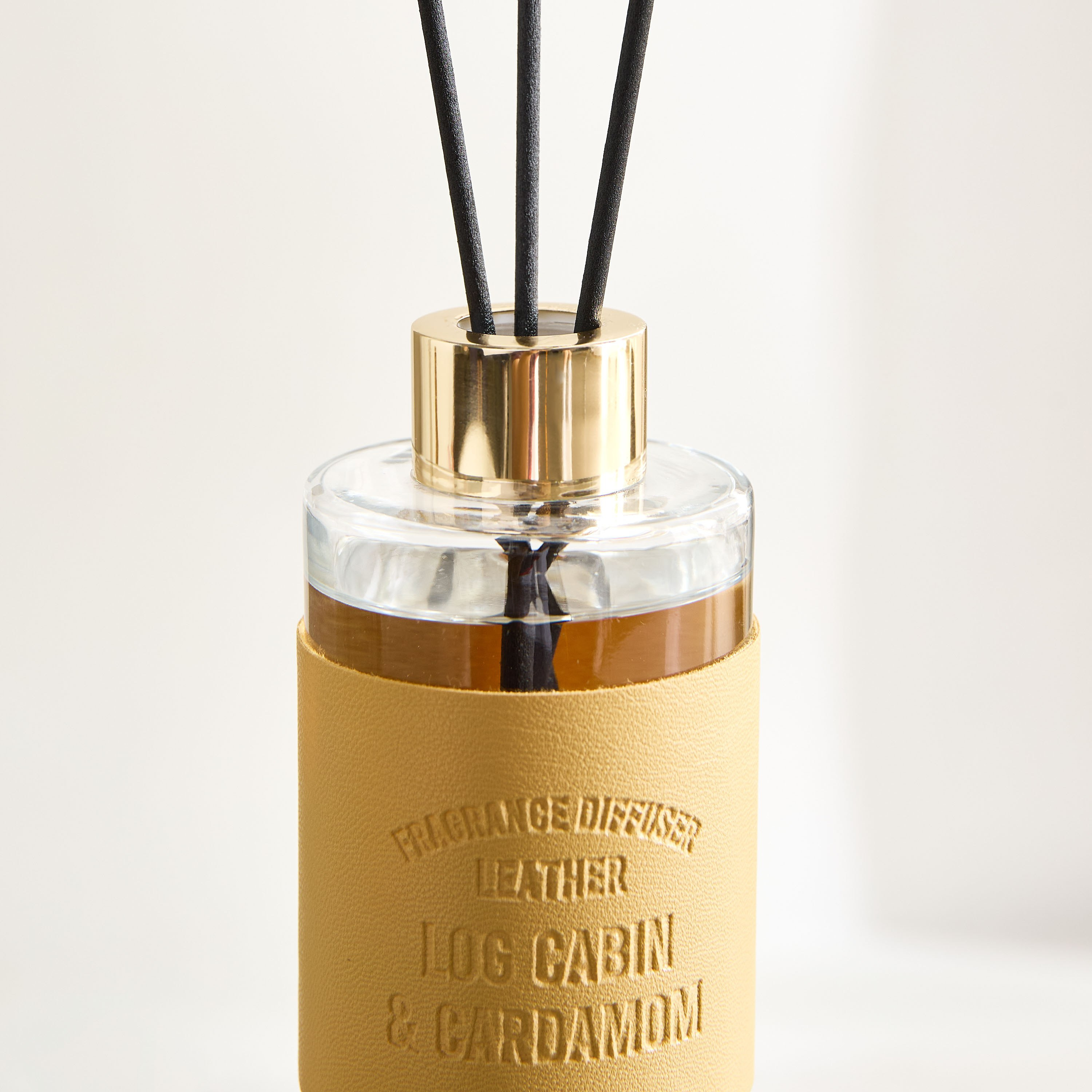 موزع عطور بالأعواد برائحة الكوخ الخشبي والهيل أولد وورلد من آبي - 180 مل-PROMO_HB_AE_B1G1_250925-image-3