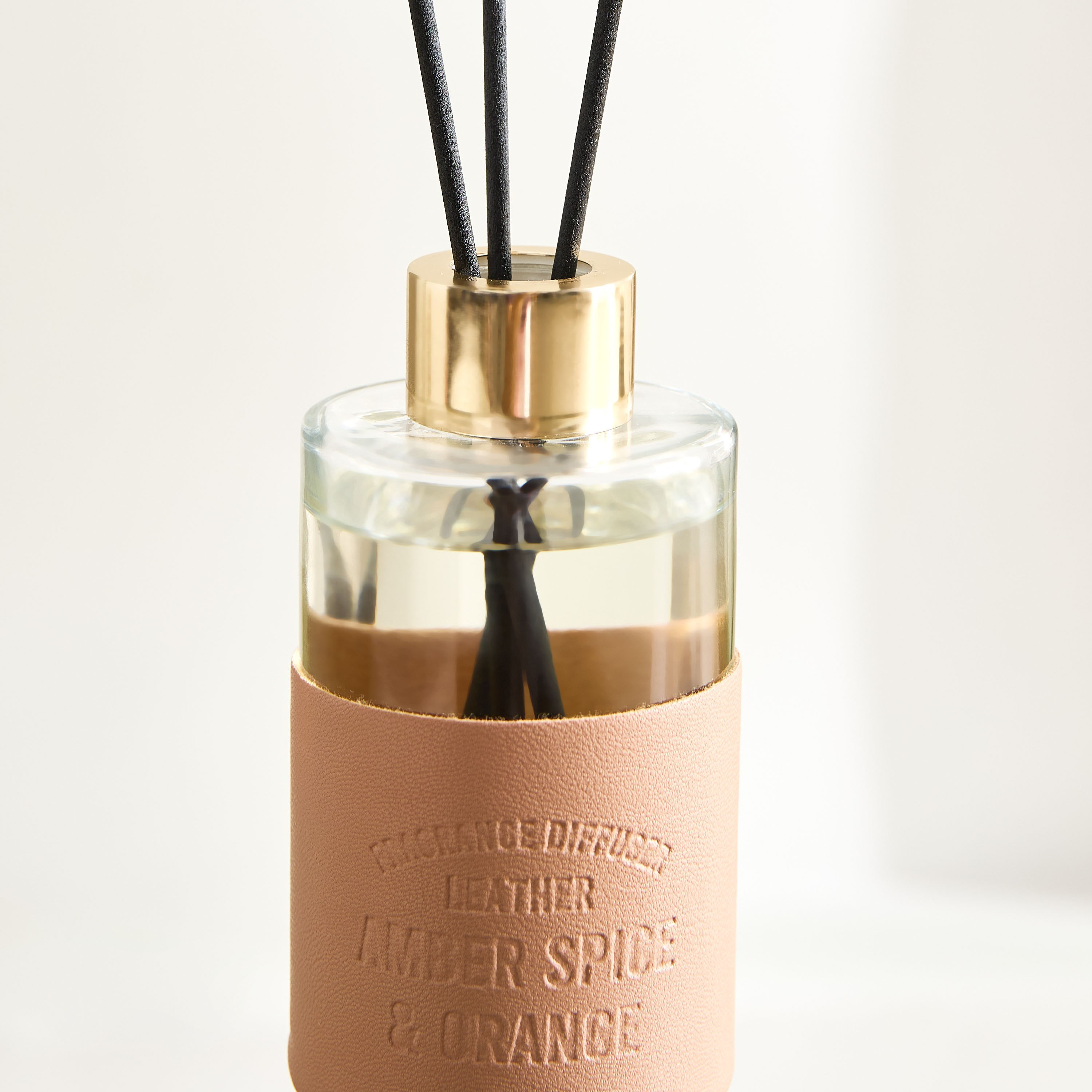 موزع عطور بالأعواد برائحة توابل العنبر والبرتقال أورلد وورلد من آبي-hbxbedroom-homefragrance-diffusers-image-3