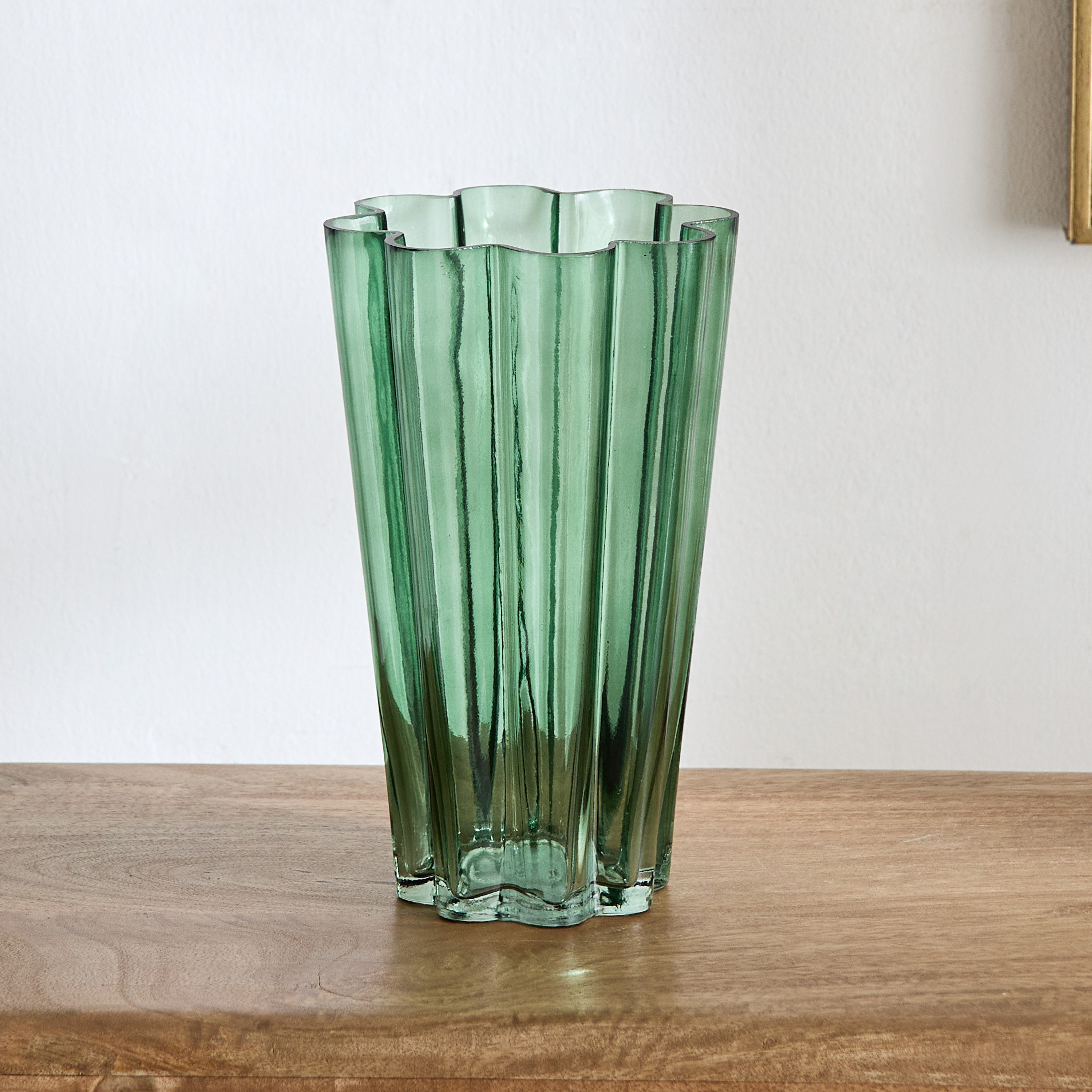 Lemont Flower Shape Glass Vase - 14x14x23 cm-hbxhomeware-hbxdecorandfurnishings-image-2