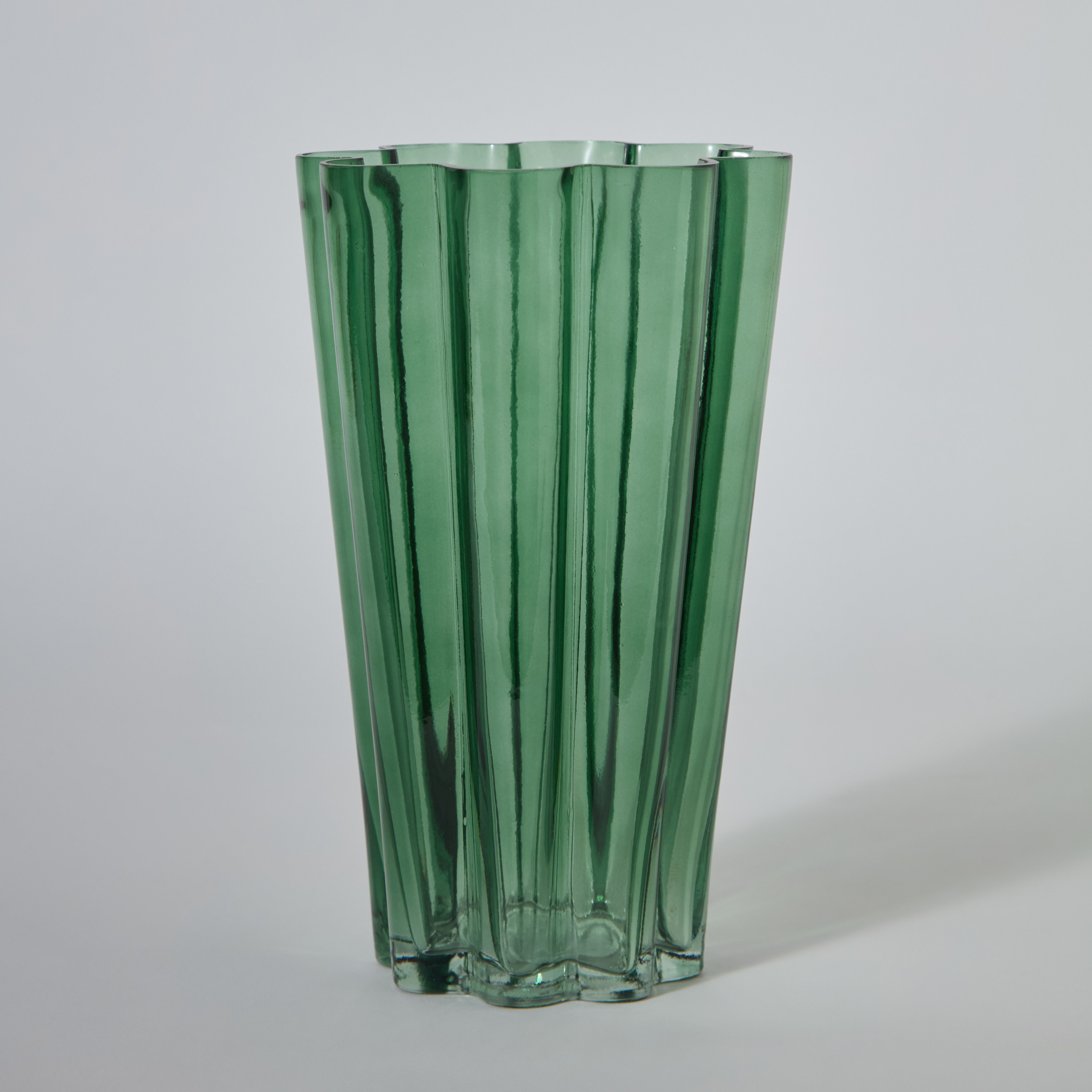 Lemont Flower Shape Glass Vase - 14x14x23 cm-hbxhomeware-hbxdecorandfurnishings-image-5