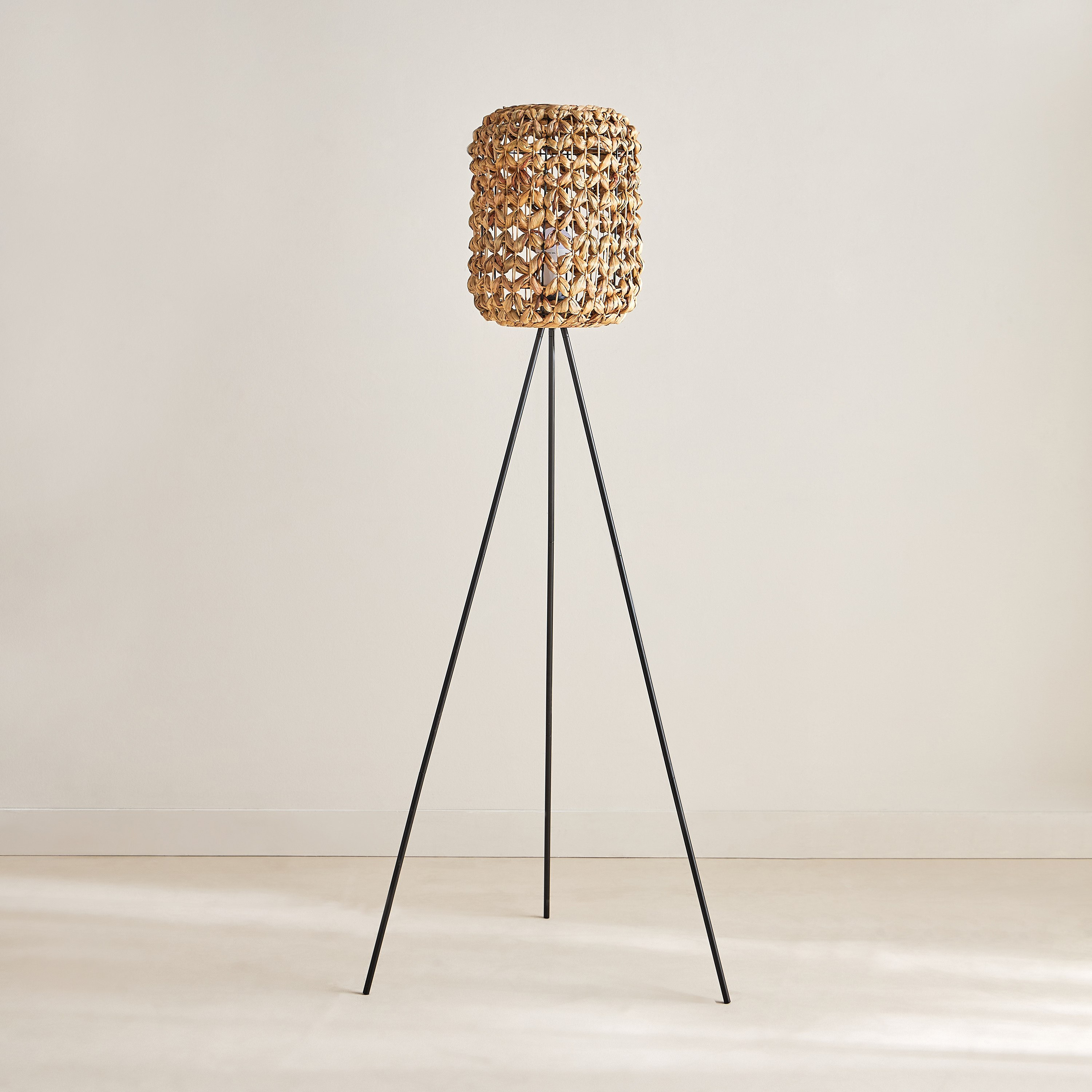 مصباح أرضي إي27 معدن بغطاء عشب البحر من كوليت - 62x58x156 سم-hbxhomeware-hbxlivingroom-image-1