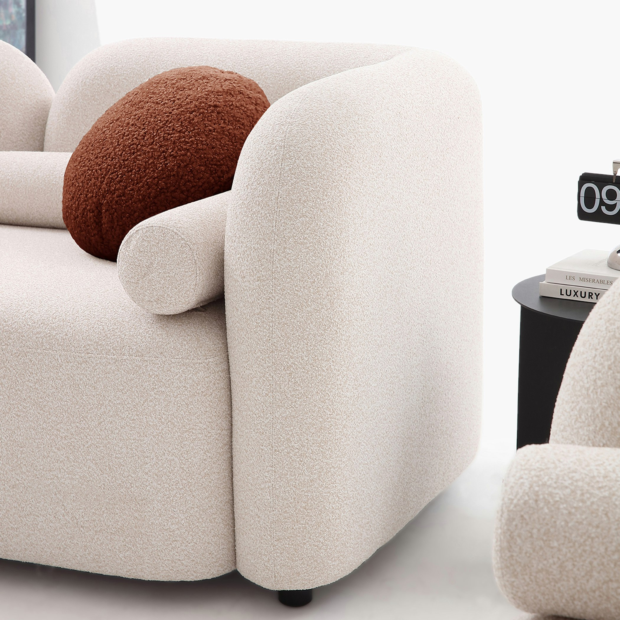 كنبة قماش بـ 3 مقاعد مع وسادتين مستديرة وأسطوانية إن إكس تي من سيول-hbxlivingroom-sofasandarmchairs-sofas-image-5
