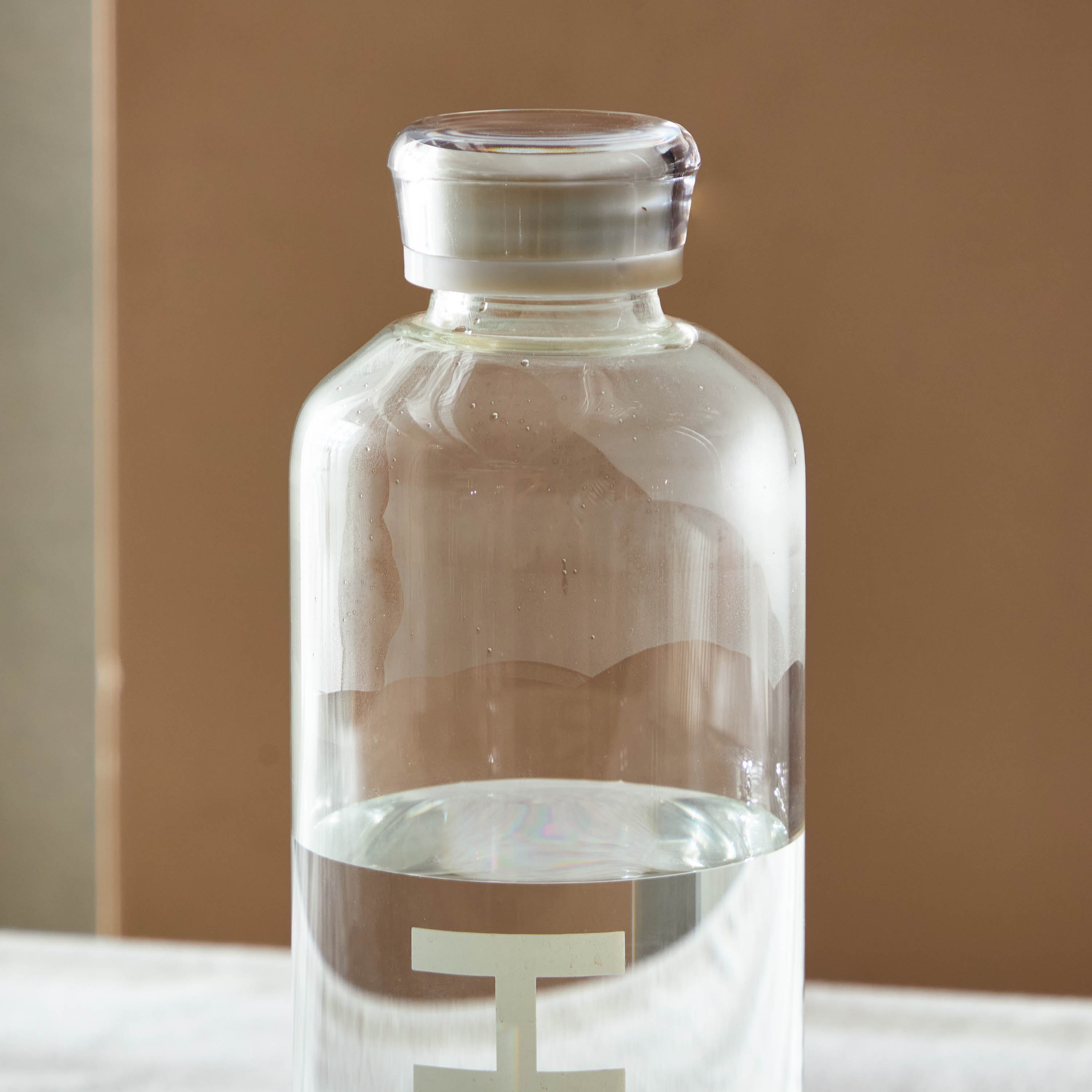 قارورة زجاج بوروسيليكات من أوركيد - 1 لتر-hbxhomeware-diningandtabletop-bottles-image-3