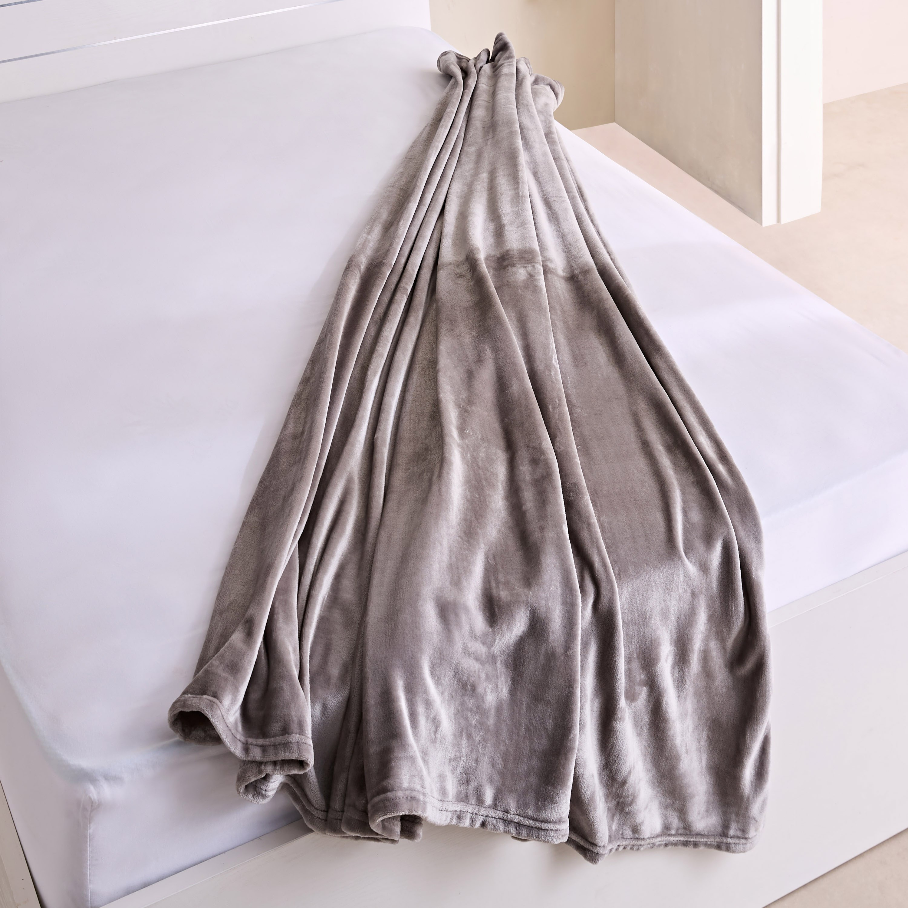 بطانية كوين فلانيل سادة من نوفا - 200x220 سم-hbxhomeware-hbxbedroom-image-4