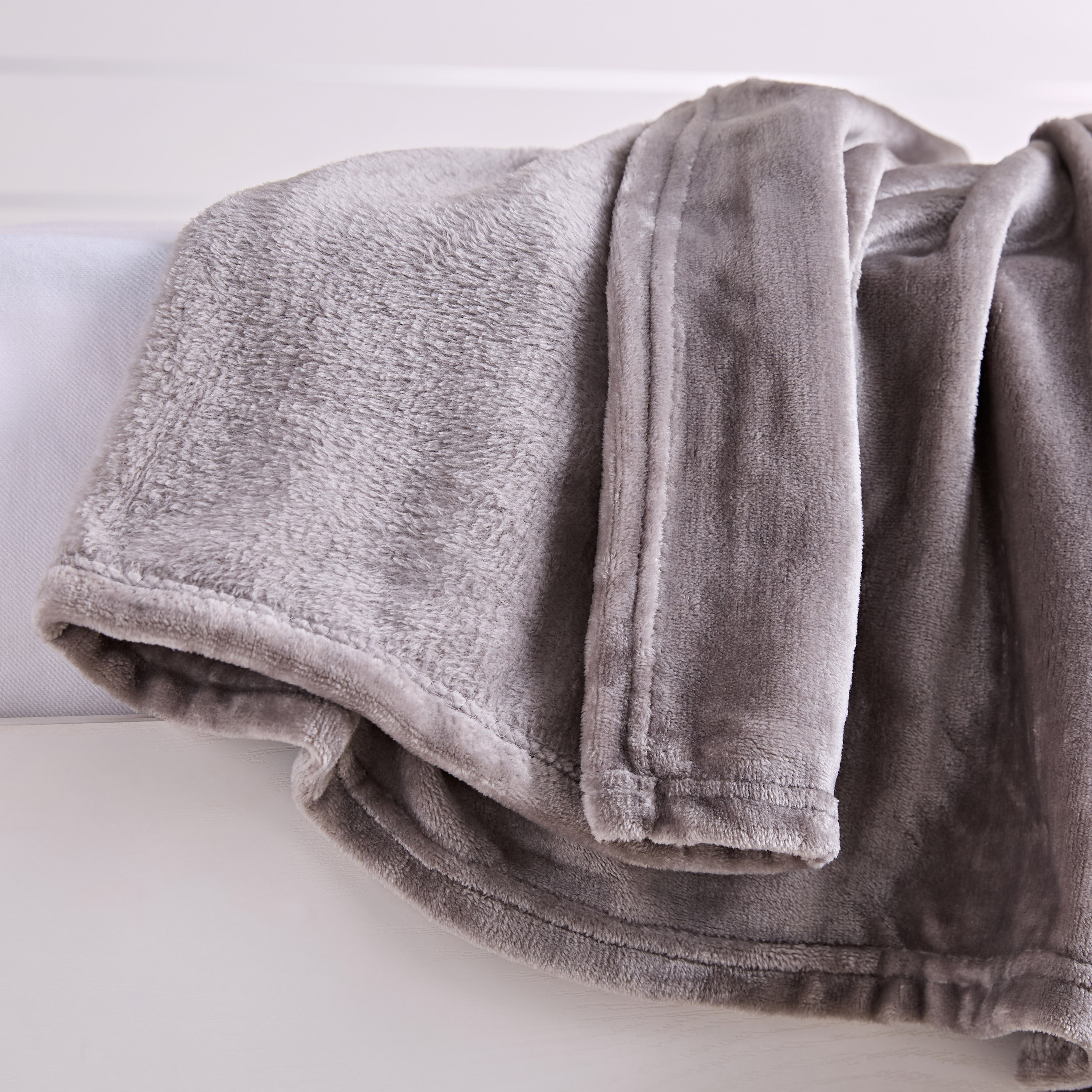 بطانية كوين فلانيل سادة من نوفا - 200x220 سم-hbxhomeware-hbxbedroom-image-5