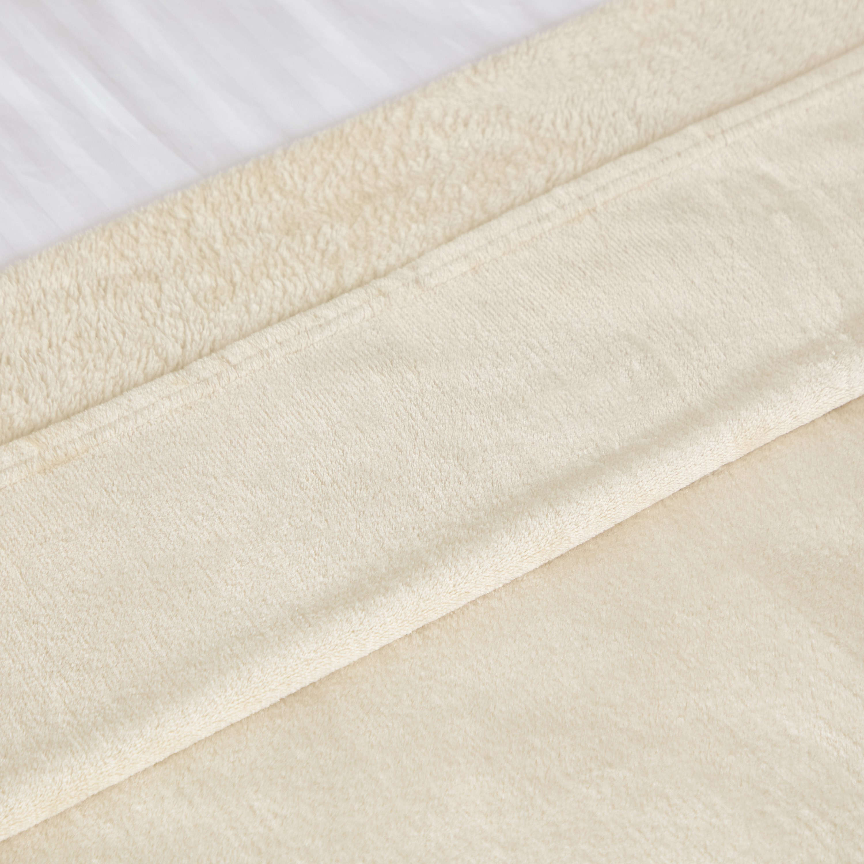 Nova Solid Flannel Twin Blanket - 140x200 cm-PROMO_HB_AE_B2G2_011025-image-3