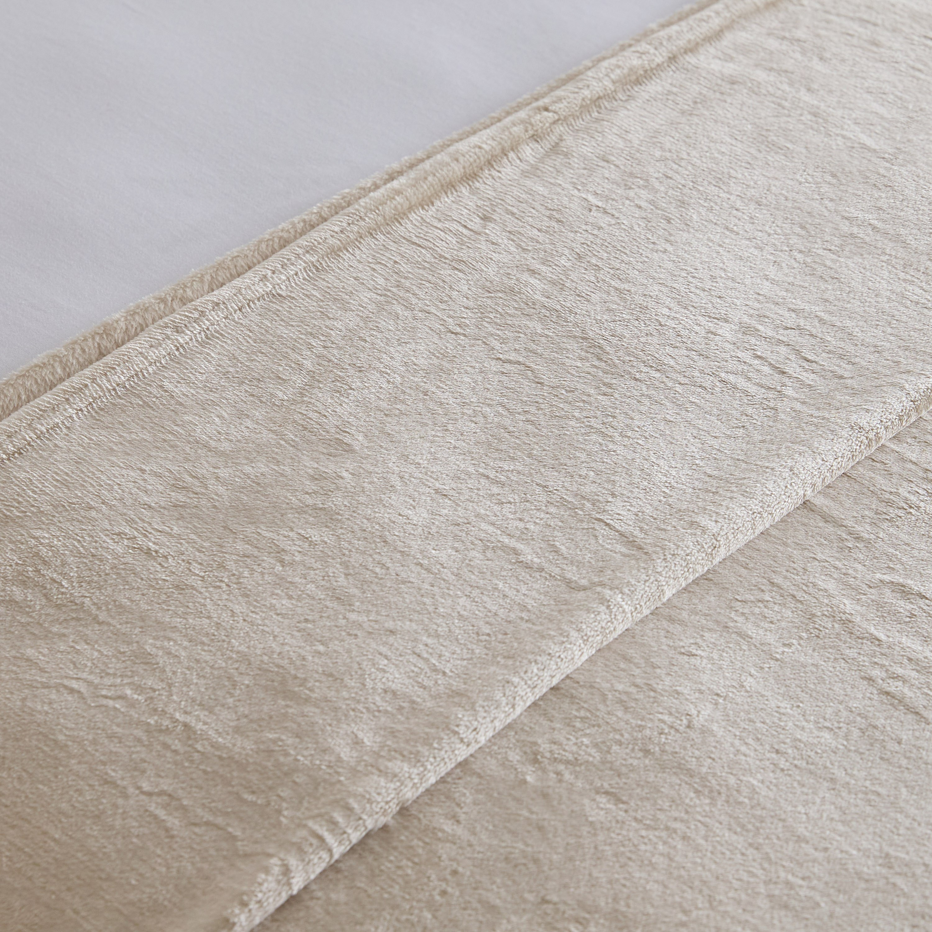 Nova Solid Flannel Queen Blanket - 200x220 cm-hbxhomeware-hbxbedroom-image-3