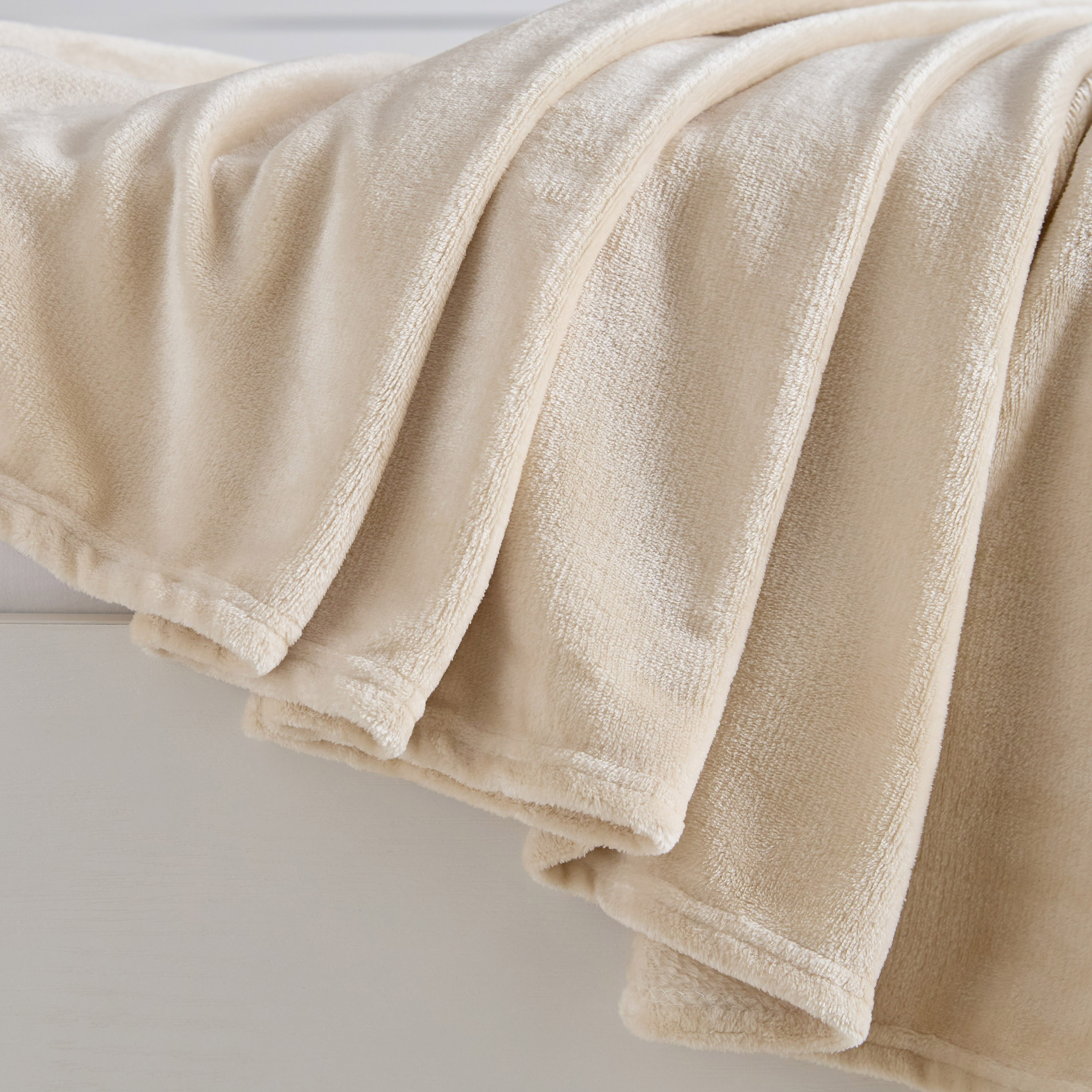 Nova Solid Flannel Queen Blanket - 200x220 cm-hbxhomeware-hbxbedroom-image-5