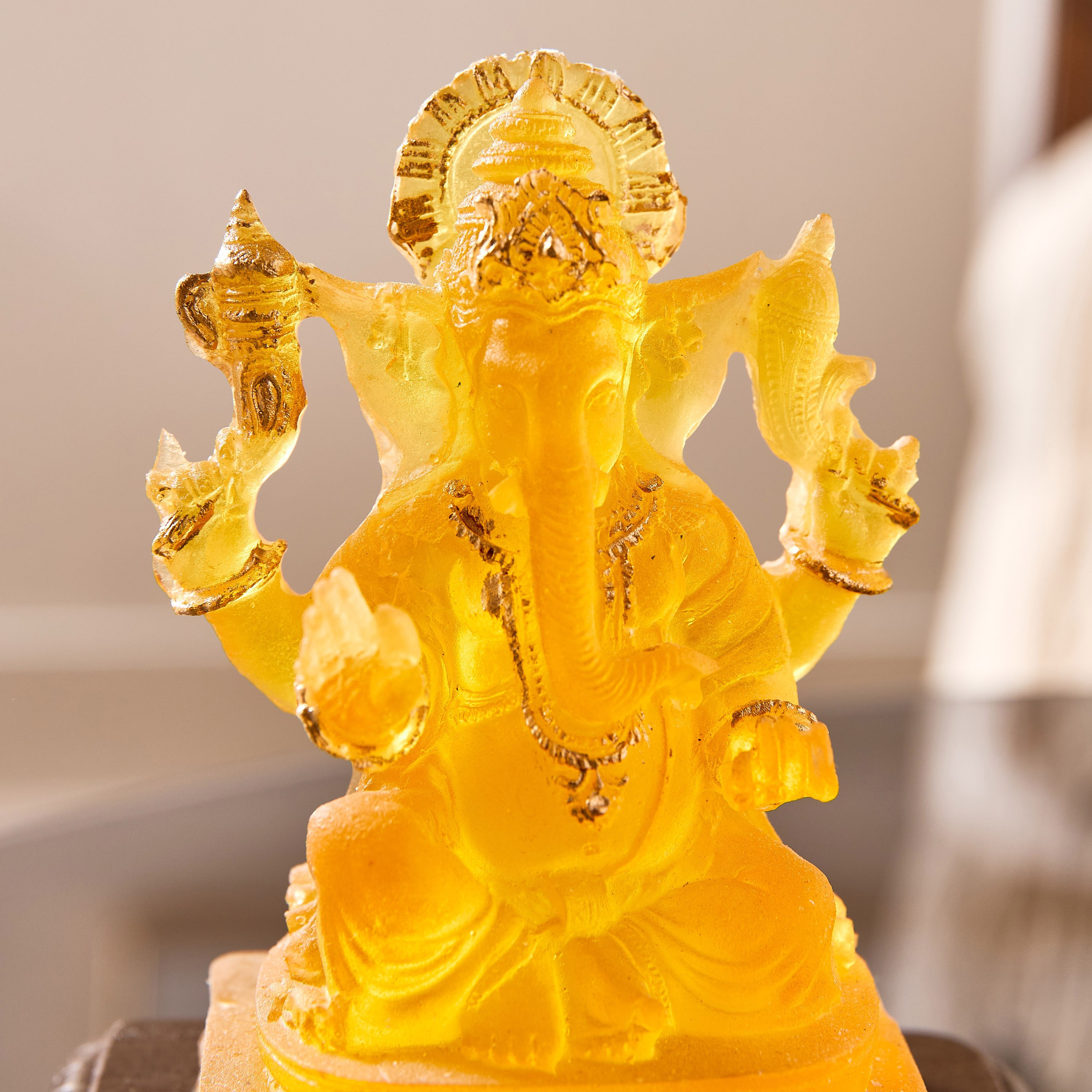 تمثال غانيشا بوليريسين بقاعدة خشبية وإضاءة إل إي دي من آشير-hbxhomeware-homedecor-figurinesandornaments-image-3