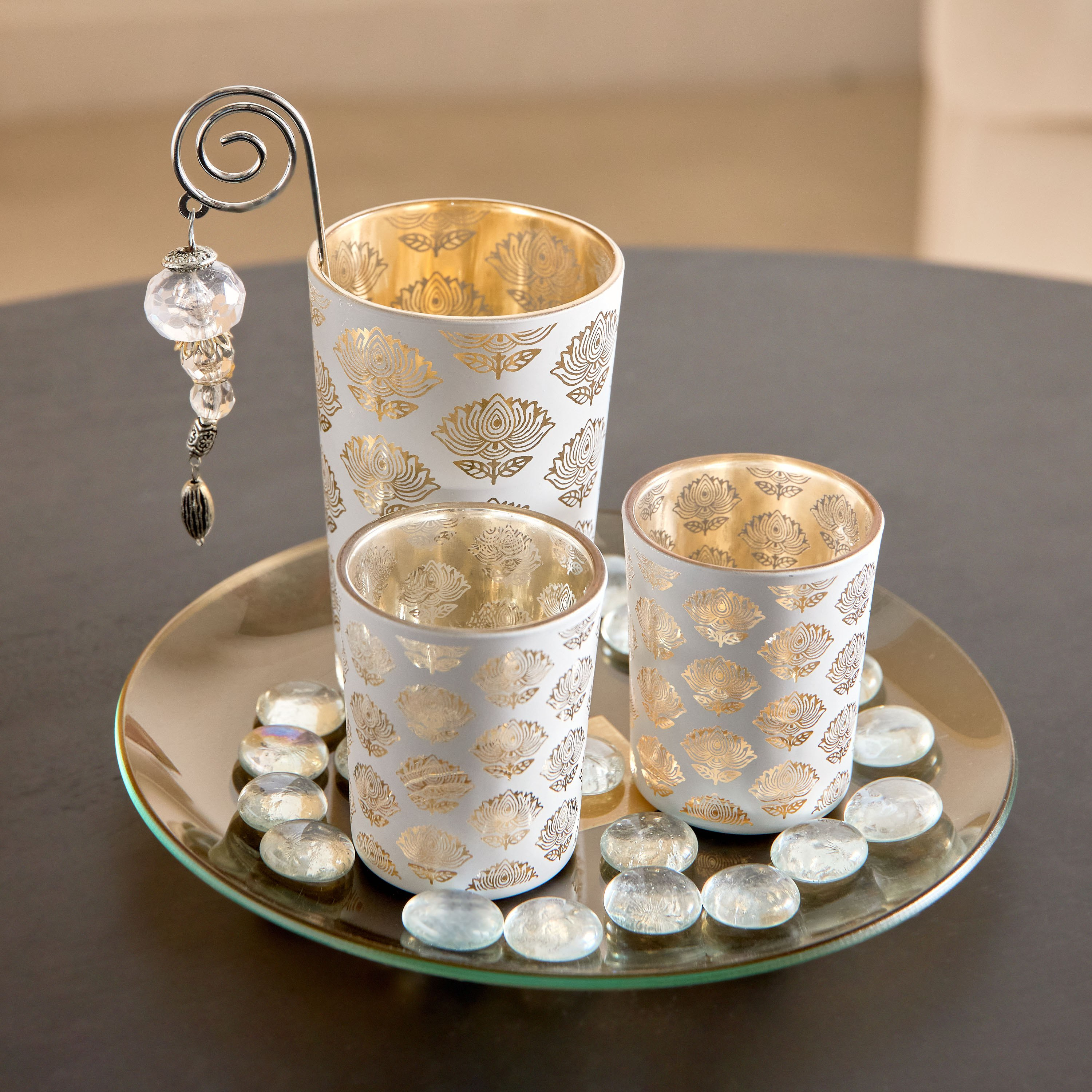 طقم حامل شموع زجاجي 3 قطع مع صينية وحصى زجاجية من آشر-hbxlivingroom-decorandaccessories-candleholders-image-2