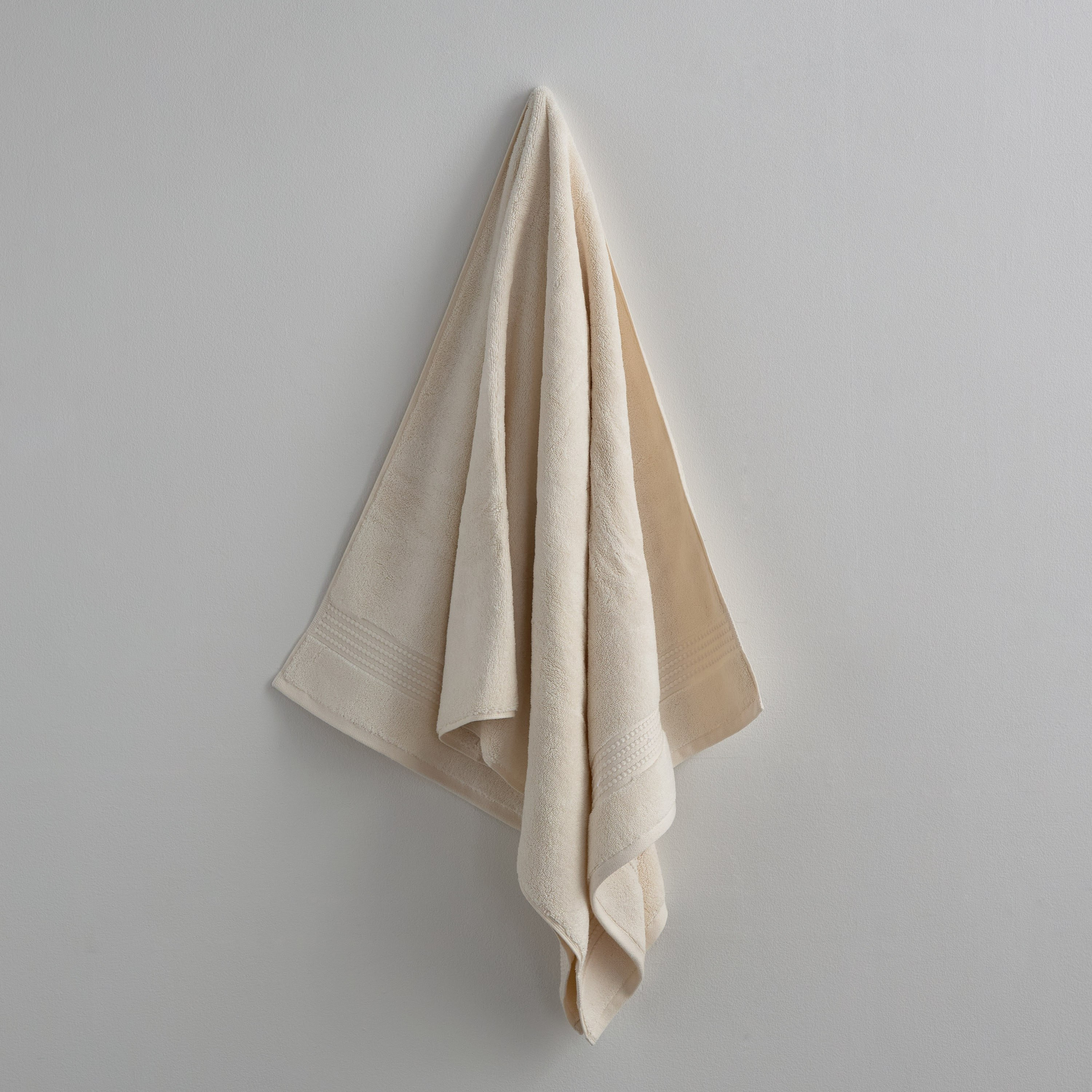 Cloud Soft Serene Zero Twist Bath Towel - 70x140 cm-hbxbathroom-bathroomtextiles-image-1
