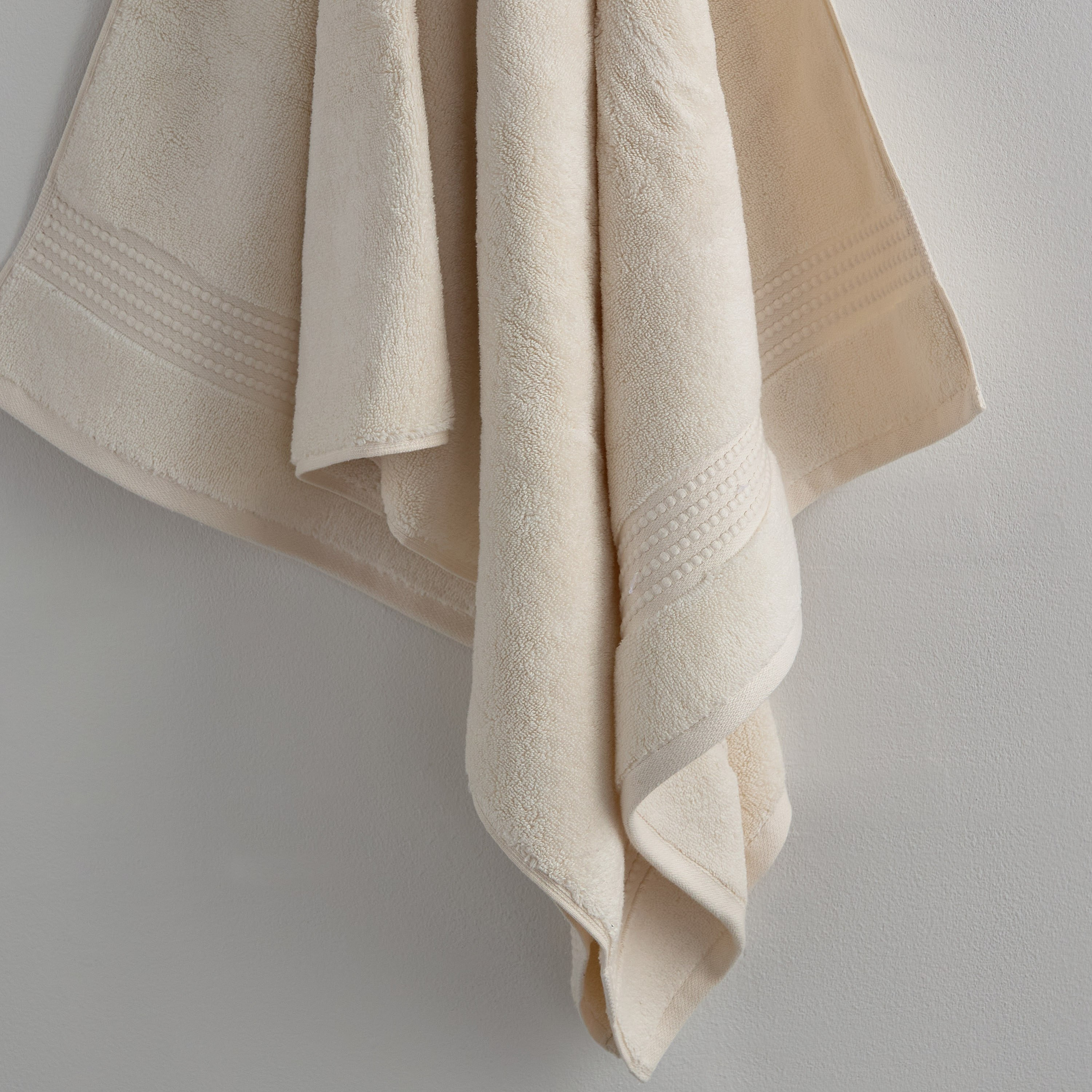 Cloud Soft Serene Zero Twist Bath Towel - 70x140 cm-hbxbathroom-bathroomtextiles-image-3