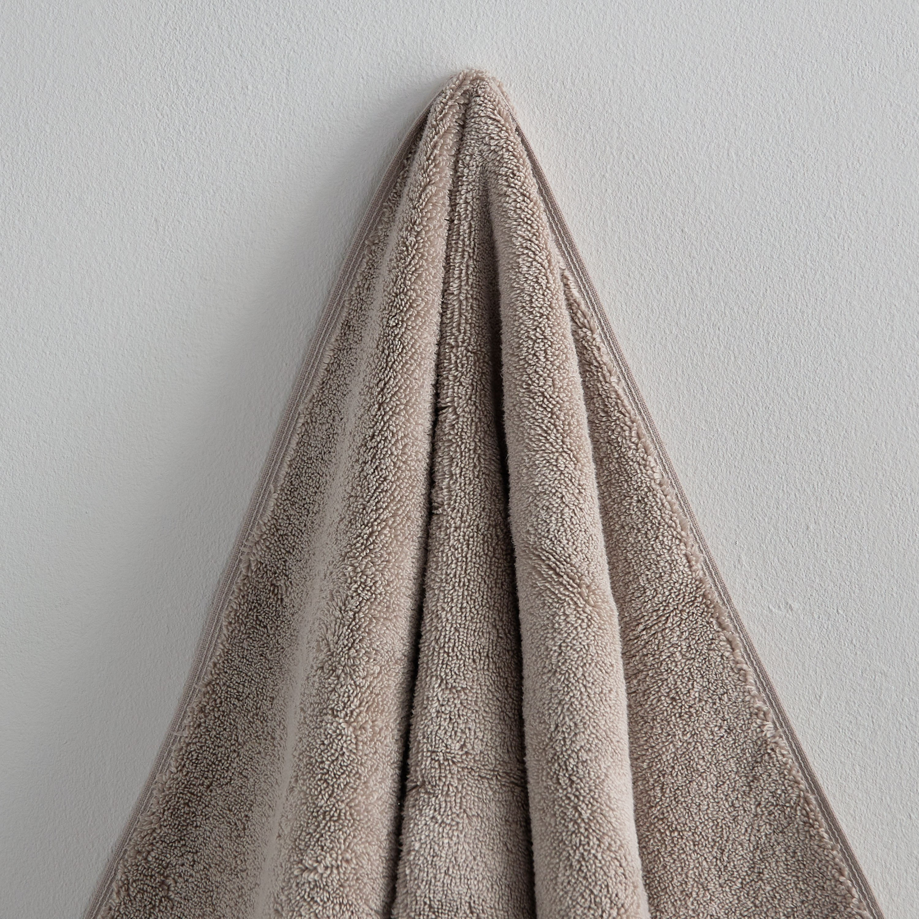 Cloud Soft Serene Zero Twist Hand Towel - 50x90 cm-hbxbathroom-bathroomtextiles-image-2