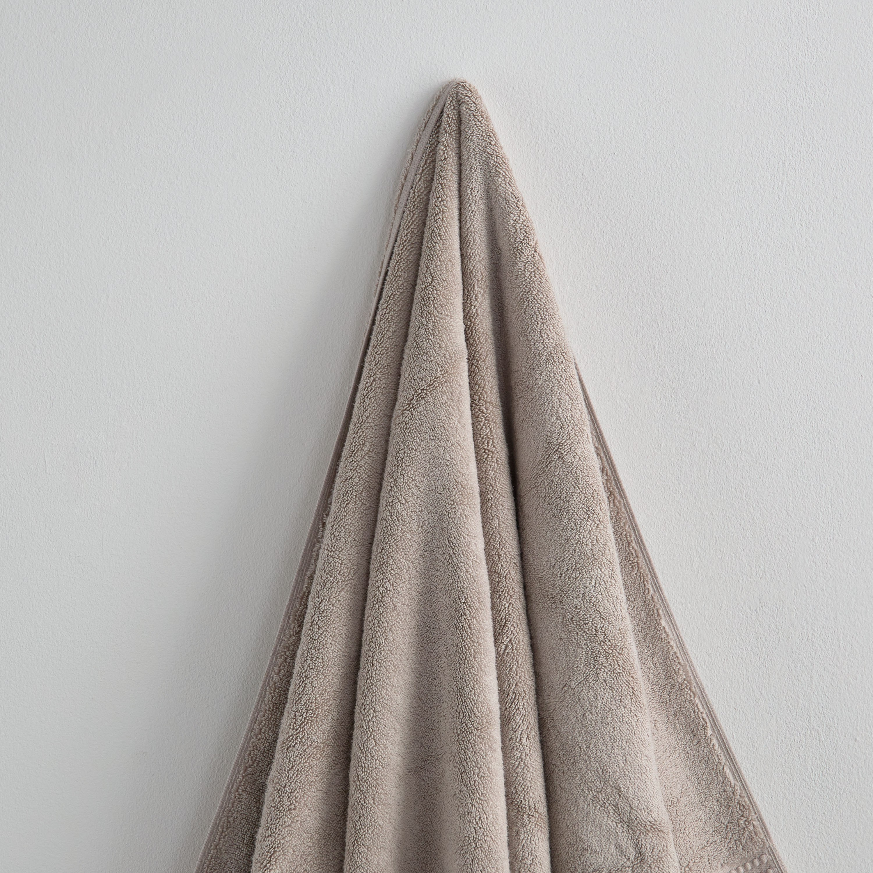 Cloud Soft Serene Zero Twist Bath Towel - 70x140 cm-hbxbathroom-bathroomtextiles-image-2