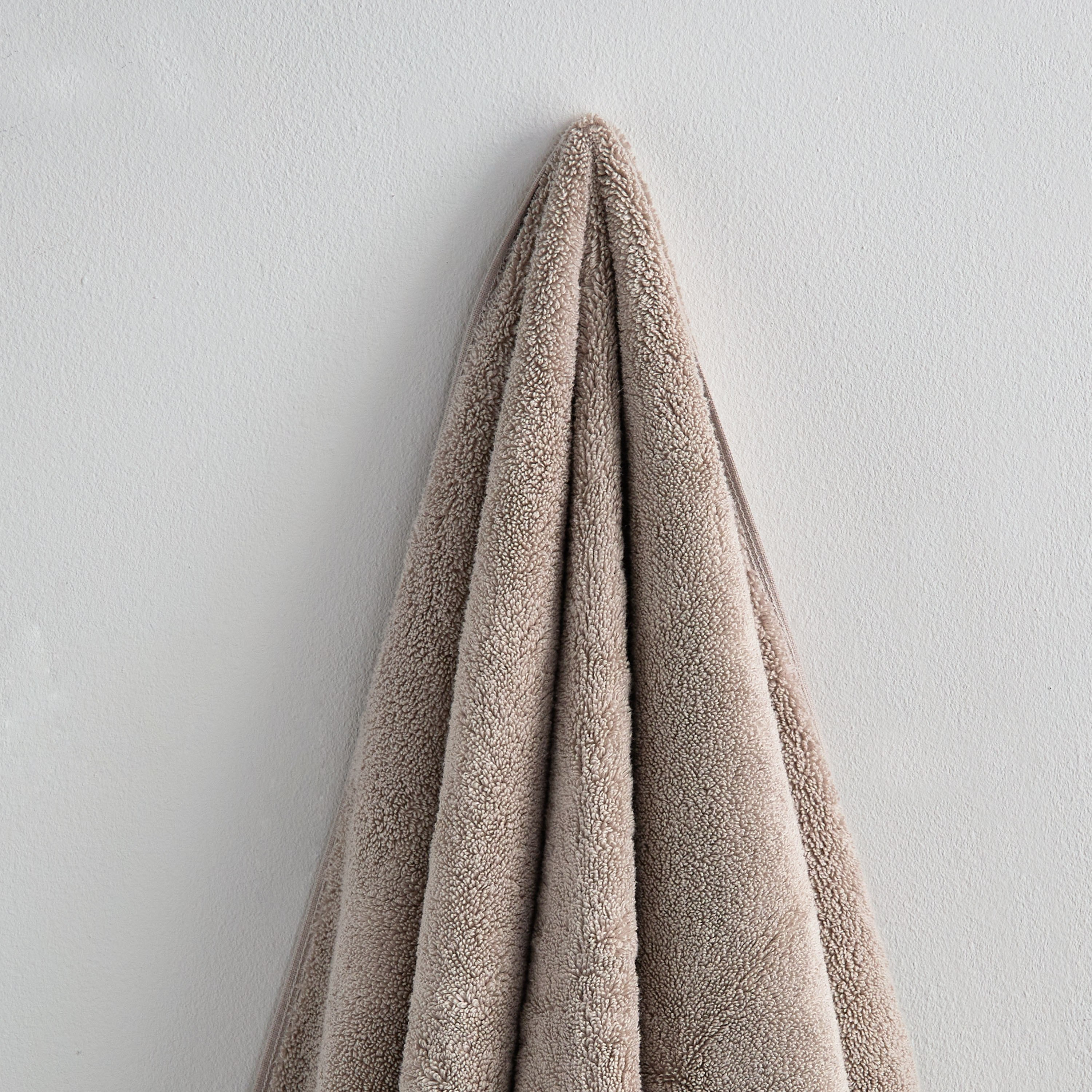 Cloud Soft Serene Zero Twist Bath Sheet - 90x150 cm-hbxbathroom-bathroomtextiles-image-2