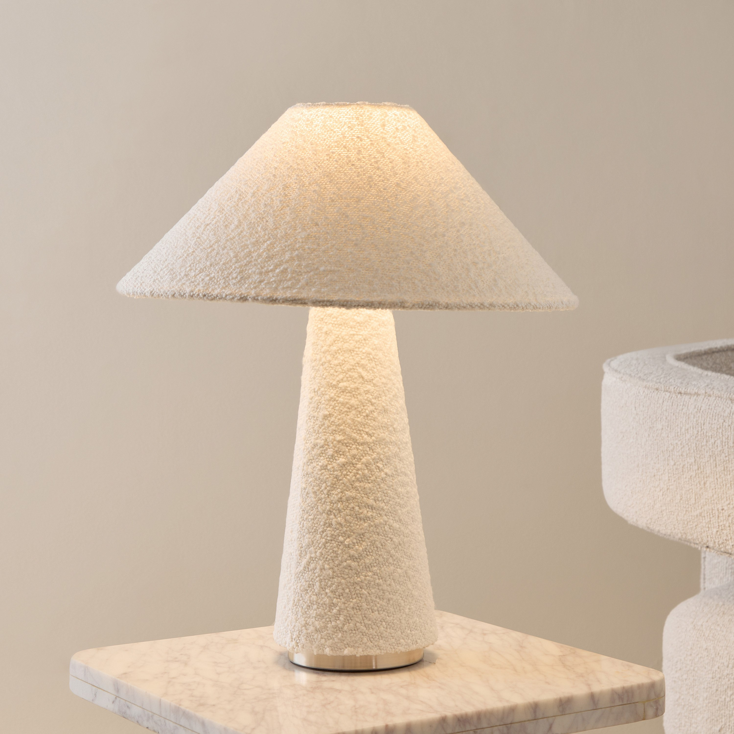 مصباح طاولة بغطاء بوكلي من ناش - 40x50 سم-hbxbedroom-lighting-tablelamps-image-2