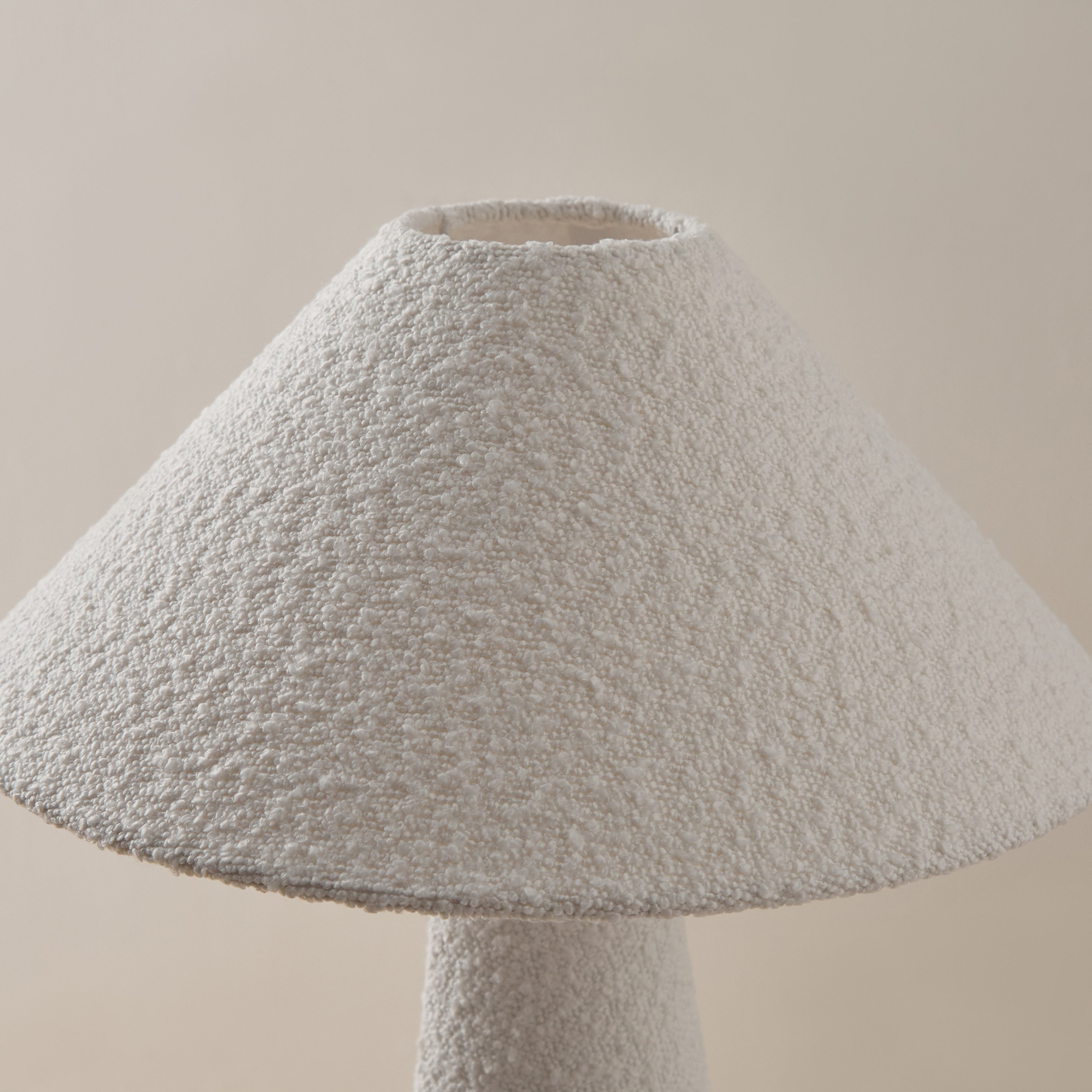 مصباح طاولة بغطاء بوكلي من ناش - 40x50 سم-hbxbedroom-lighting-tablelamps-image-3