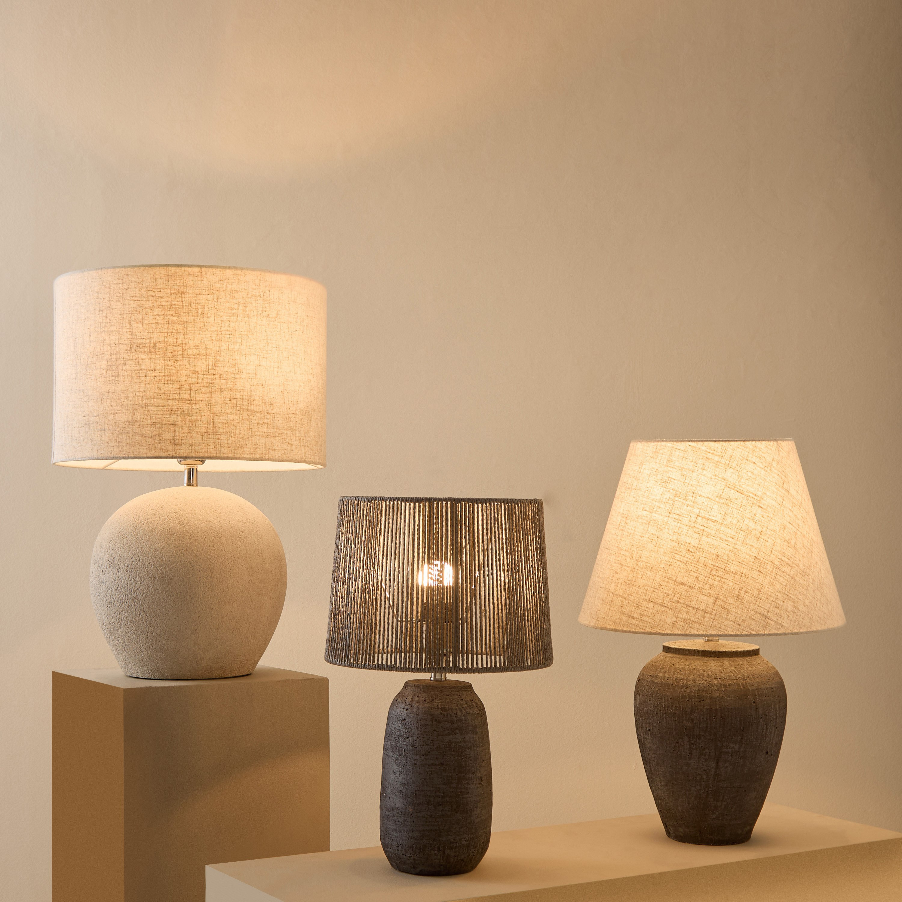 مصباح طاولة من الفايبر كلاي بغطاء كتان من ناش - 38x55 سم-hbxbedroom-lighting-tablelamps-image-6