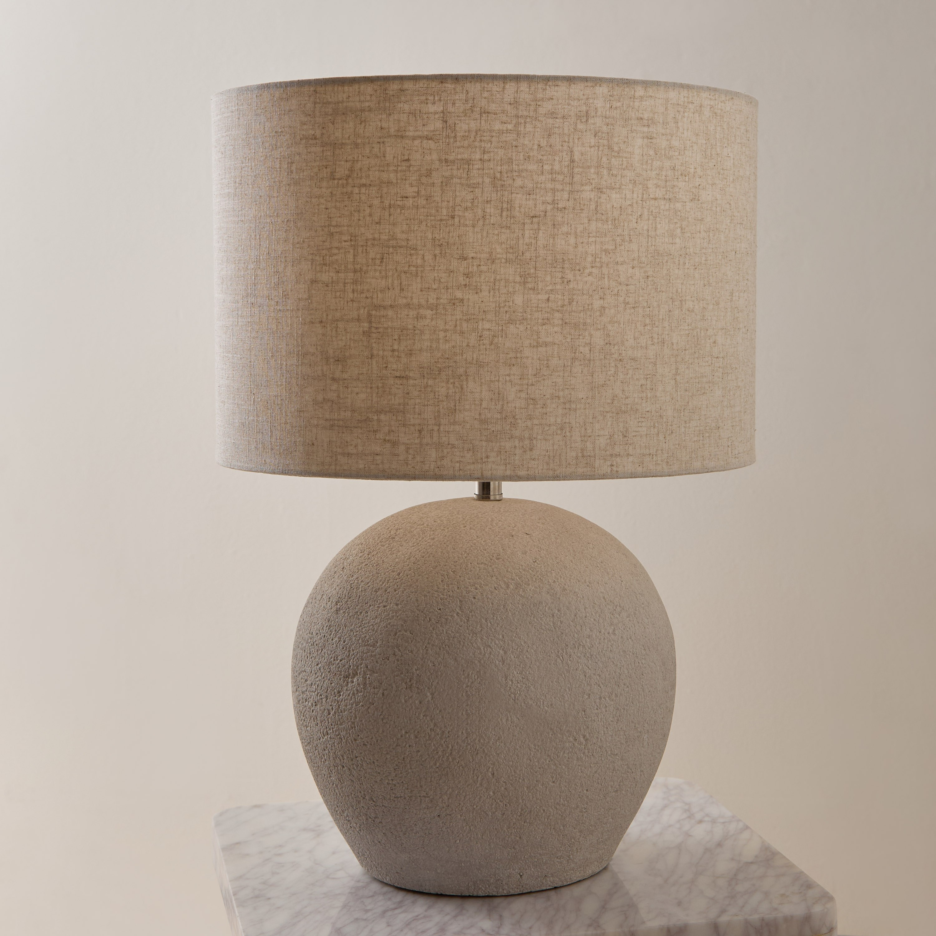 مصباح طاولة من الفايبر كلاي بغطاء كتان من ناش - 38x55 سم-hbxbedroom-lighting-tablelamps-image-7