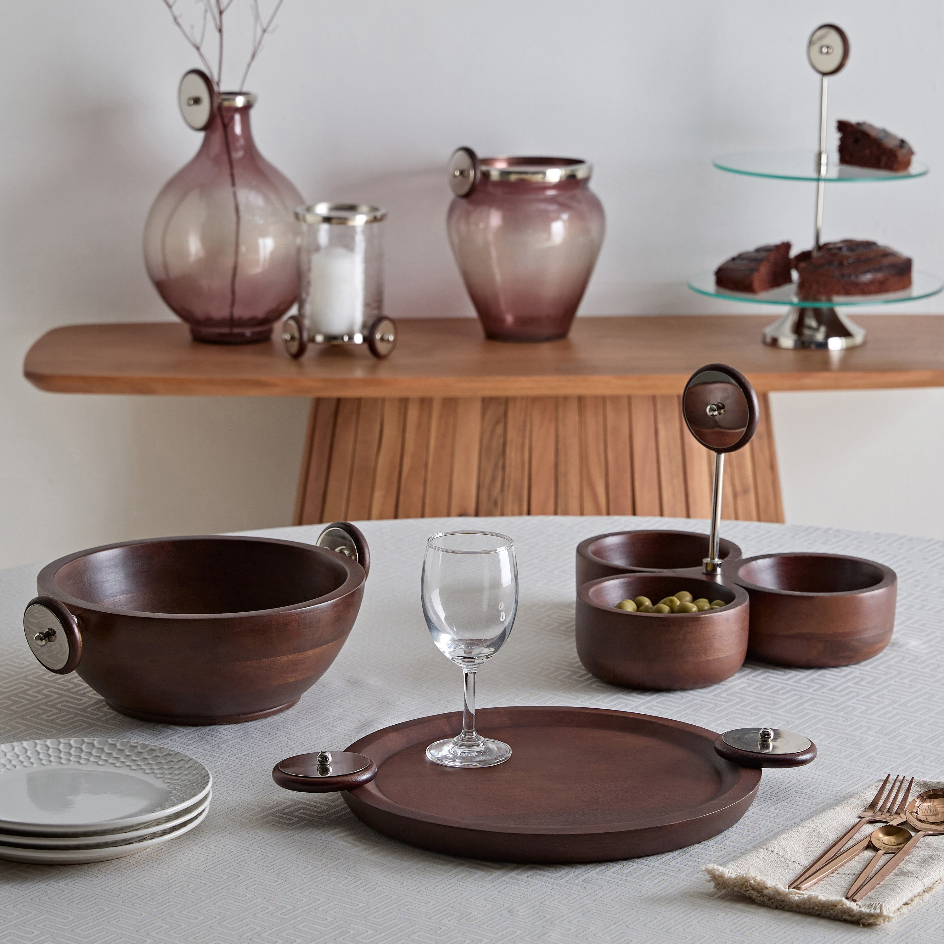 صحن خشبي بـ3 أقسام للمكسرات وساق عجلة من أوبجي- 28 سم-hbxdecorandfurnishings-tabletop-serveware-image-4