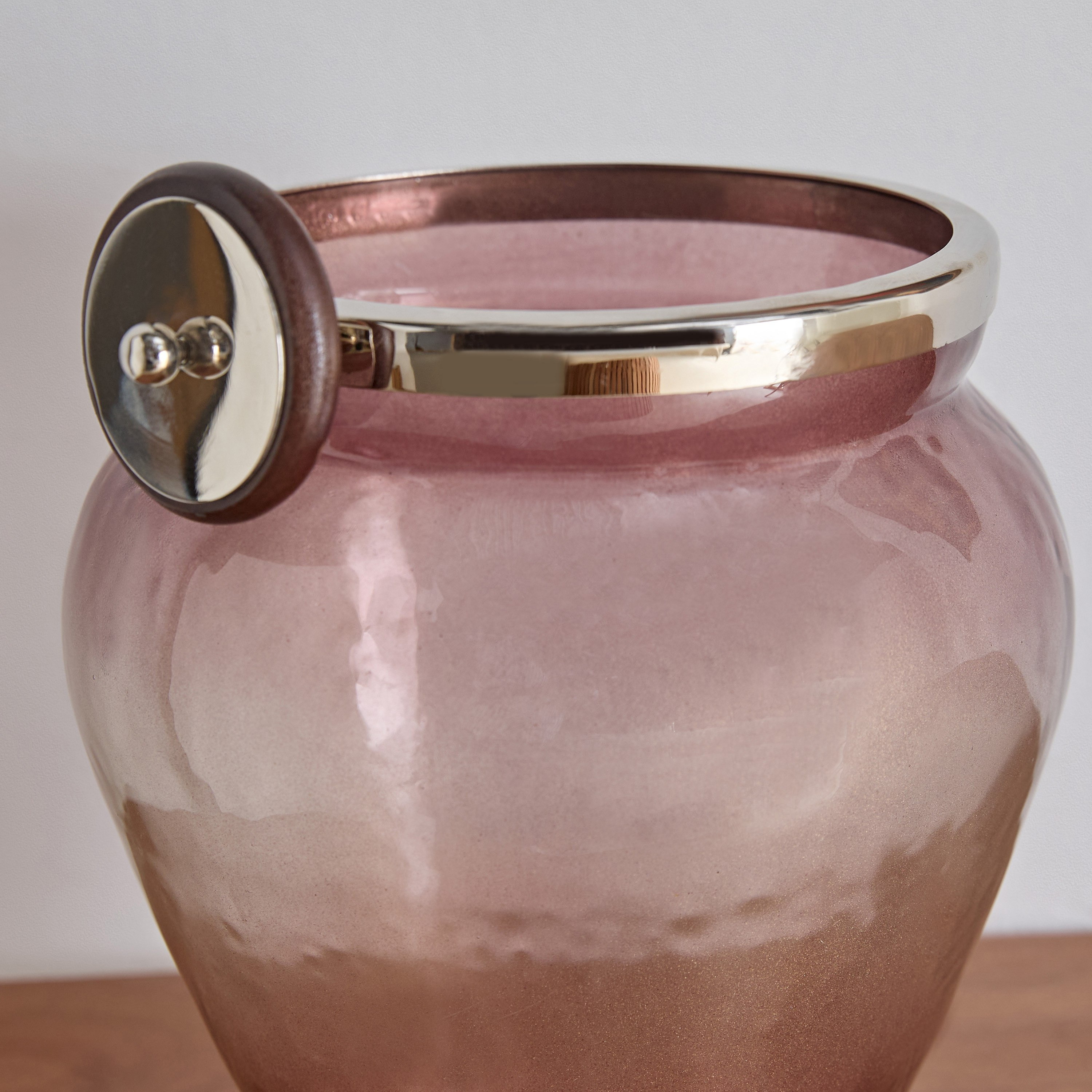 مزهرية زجاجية معتمة بحافة معدنية من أورا - 19x19x22 سم-hbxbedroom-decorandaccessories-vases-image-3