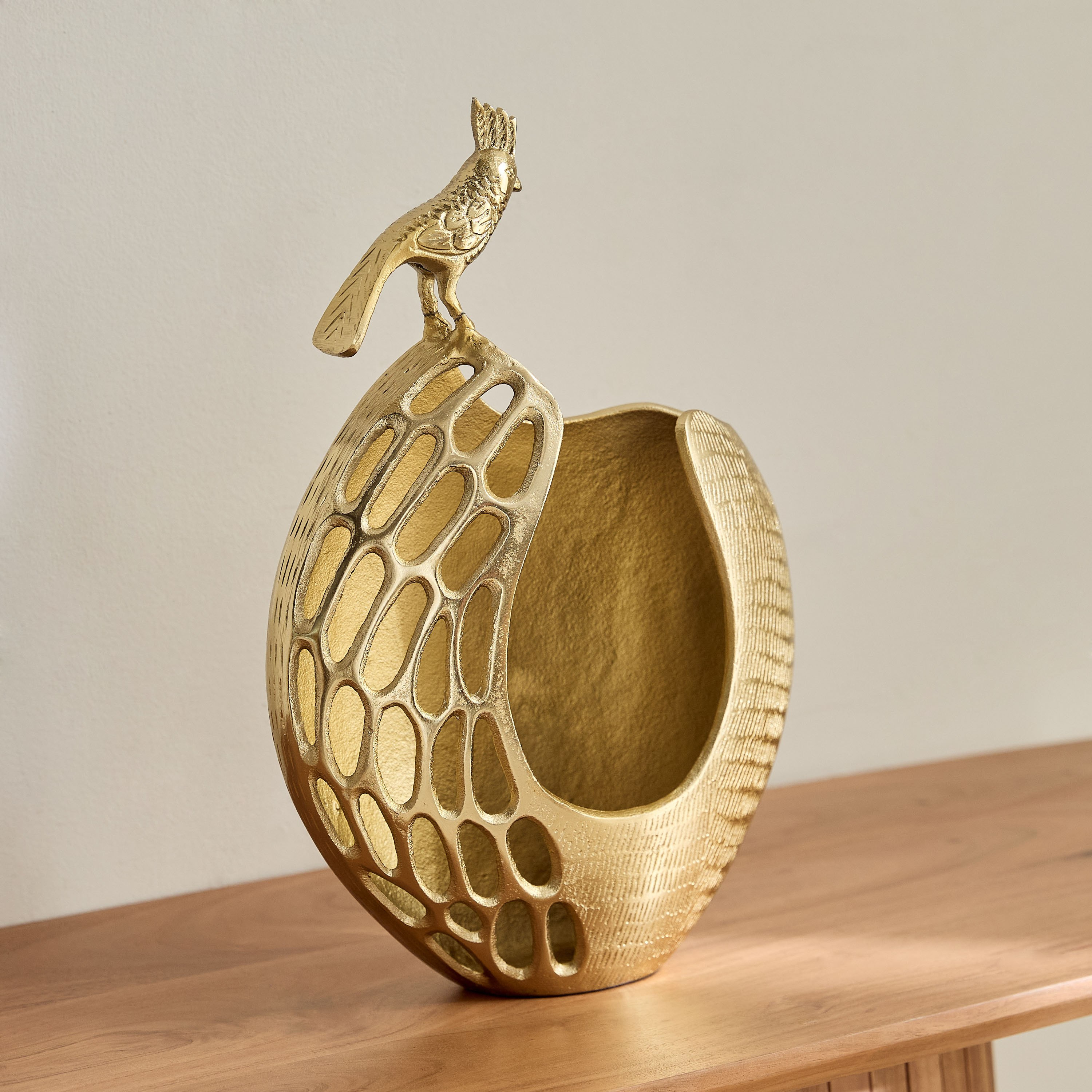 مزهرية من الألومنيوم بتصاميم مفرغة على شكل طائر من بوبين - 24×11×42 سم-hbxbedroom-decorandaccessories-vases-image-1