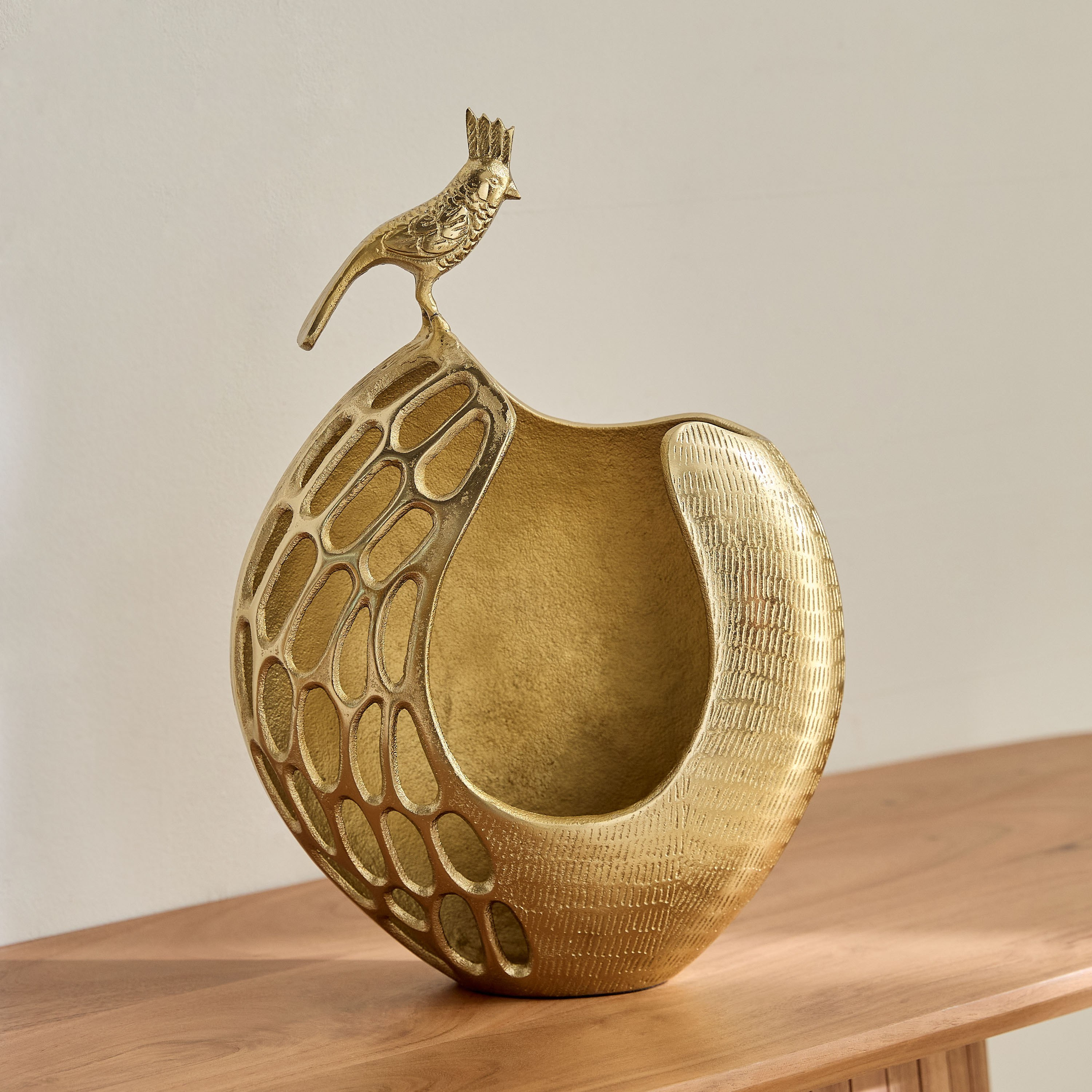 مزهرية من الألومنيوم بتصاميم مفرغة على شكل طائر من بوبين - 24×11×42 سم-hbxbedroom-decorandaccessories-vases-image-2