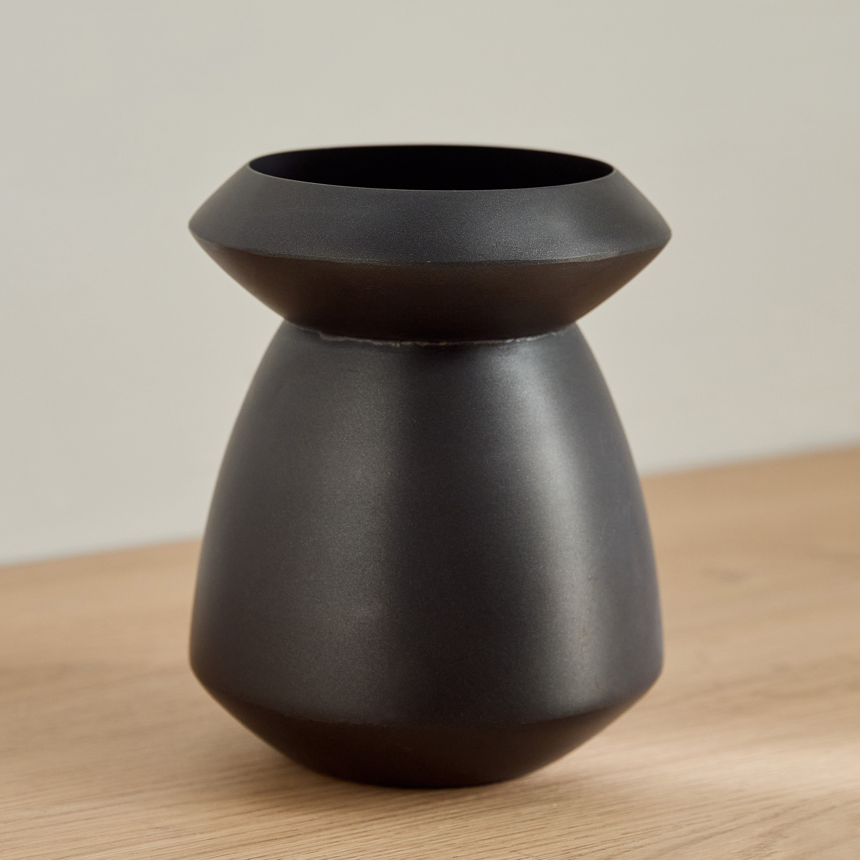 Orbet Aluminum Vase - 13x13x17 cm-hbxbedroom-decorandaccessories-vases-image-1